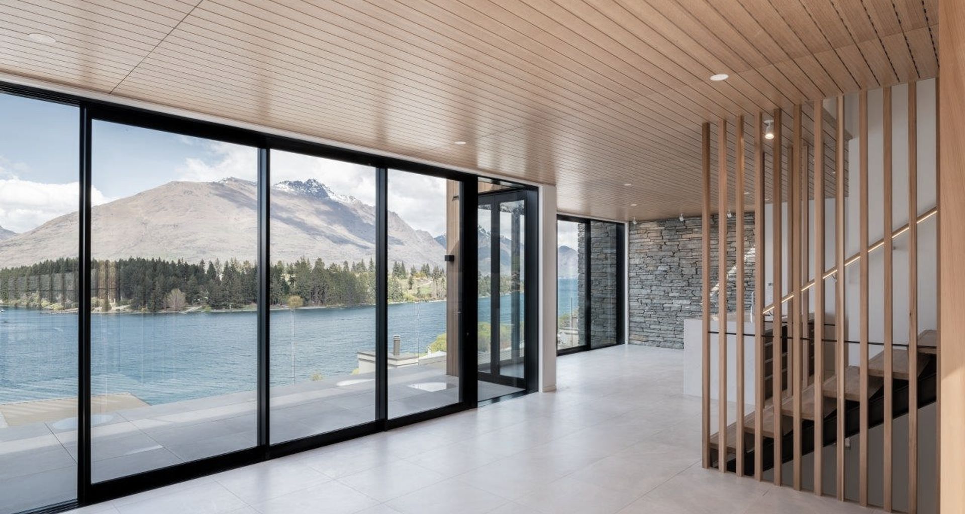 Lakeside Villas banner