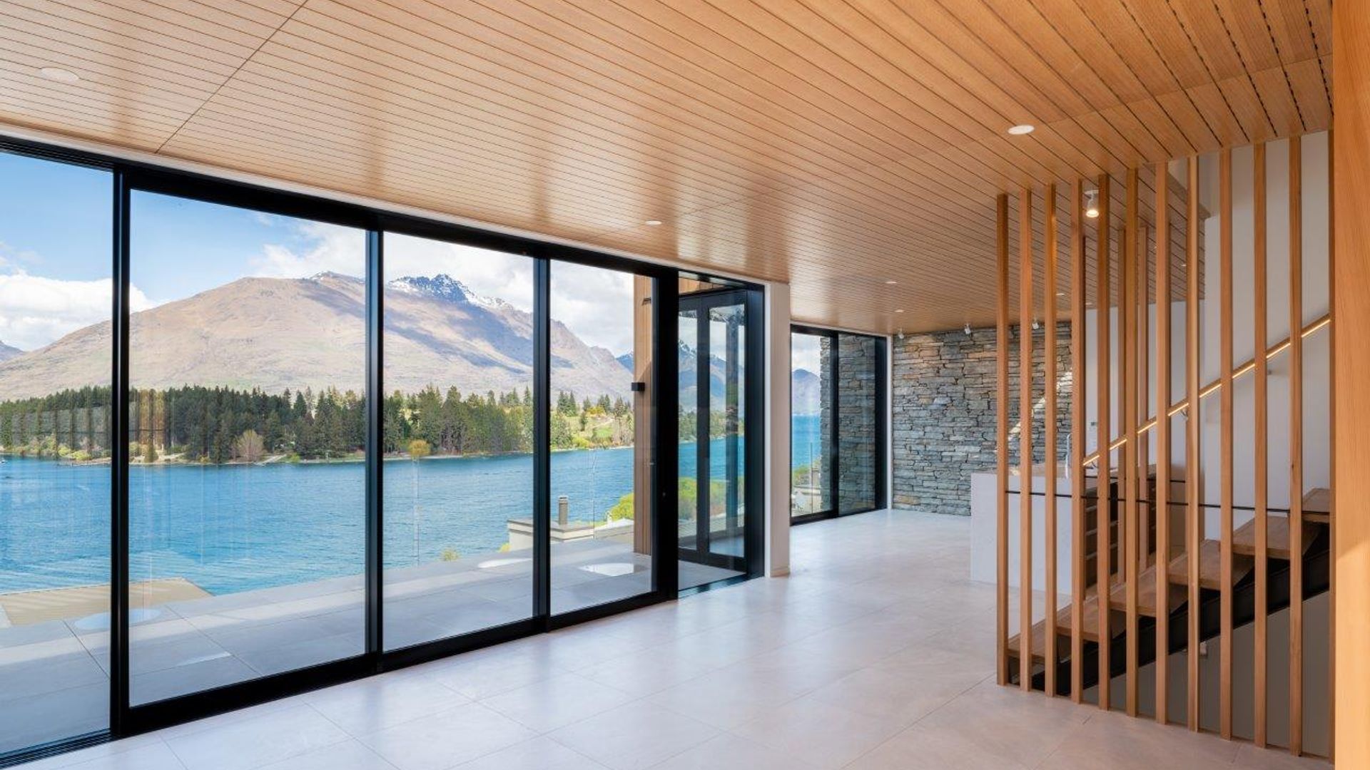 Lakeside Villas banner