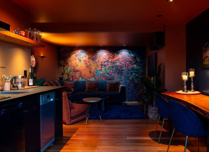 A Smoky Lounge Vibe, Tahunanui, Nelson