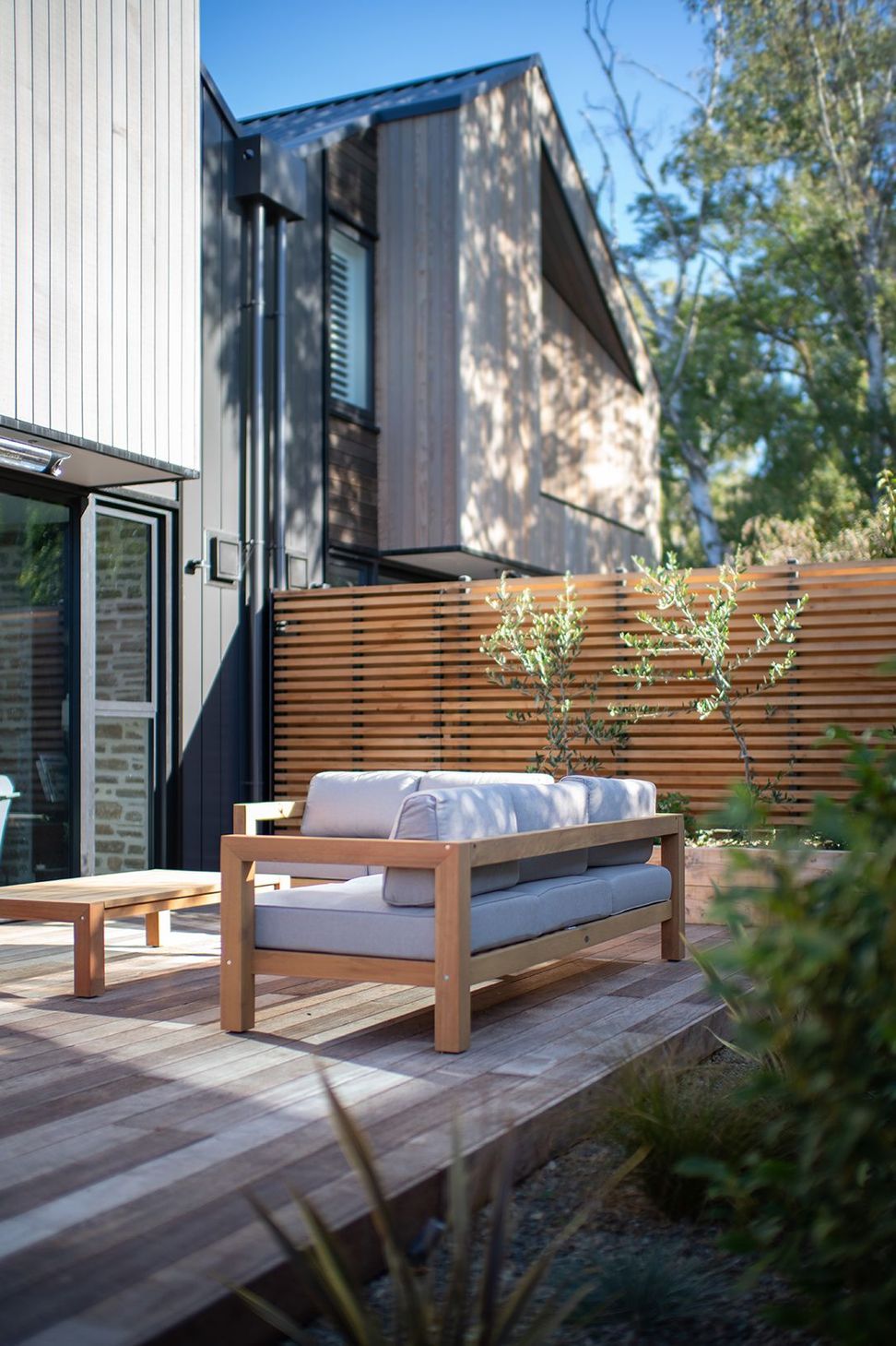 Upton-Street-ApartmentsCondon-Scott-ArchitectsExterior-Deck-Seating.jpg