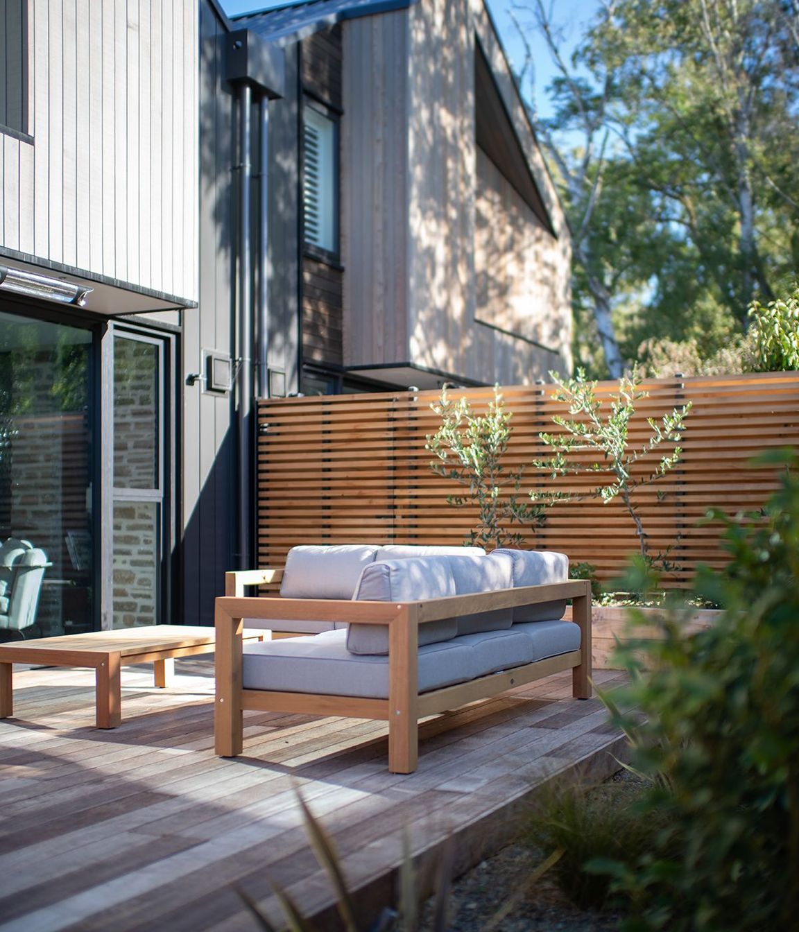 Upton-Street-ApartmentsCondon-Scott-ArchitectsExterior-Deck-Seating.jpg