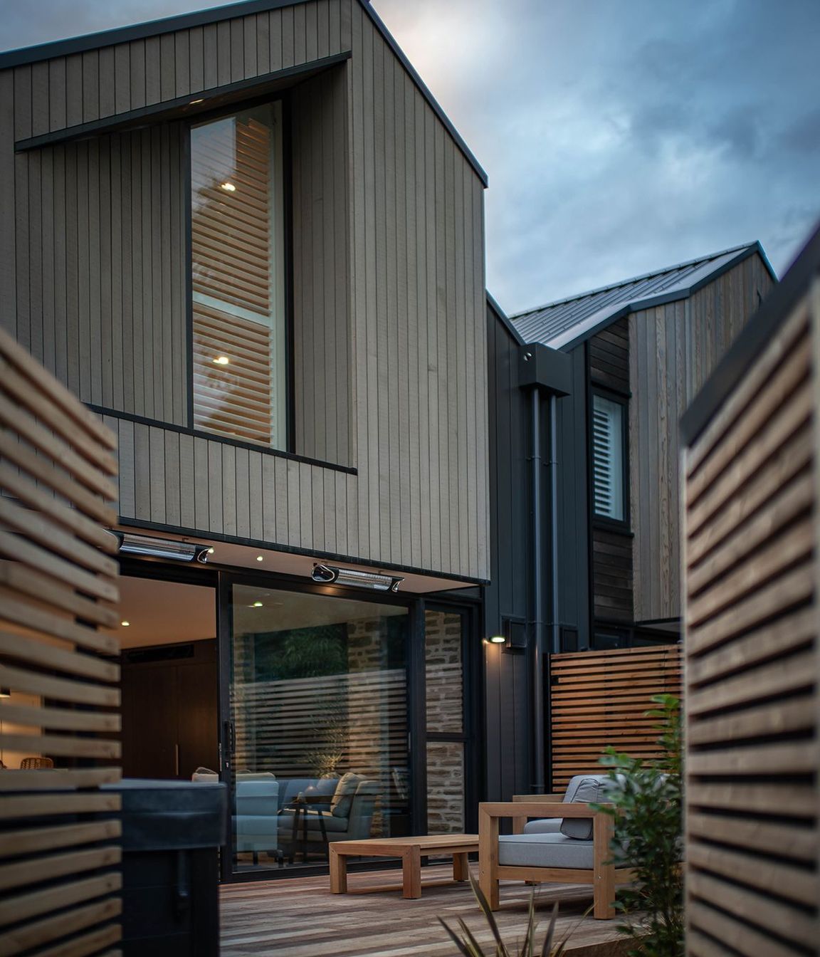 Upton-Street-ApartmentsCondon-Scott-ArchitectsExterior-Seating.jpg