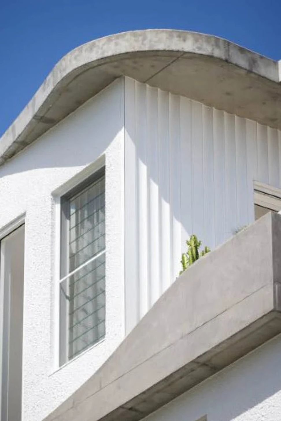a-coastal-statement-in-feature-aluminium-cladding05-ap-compressed.jpg