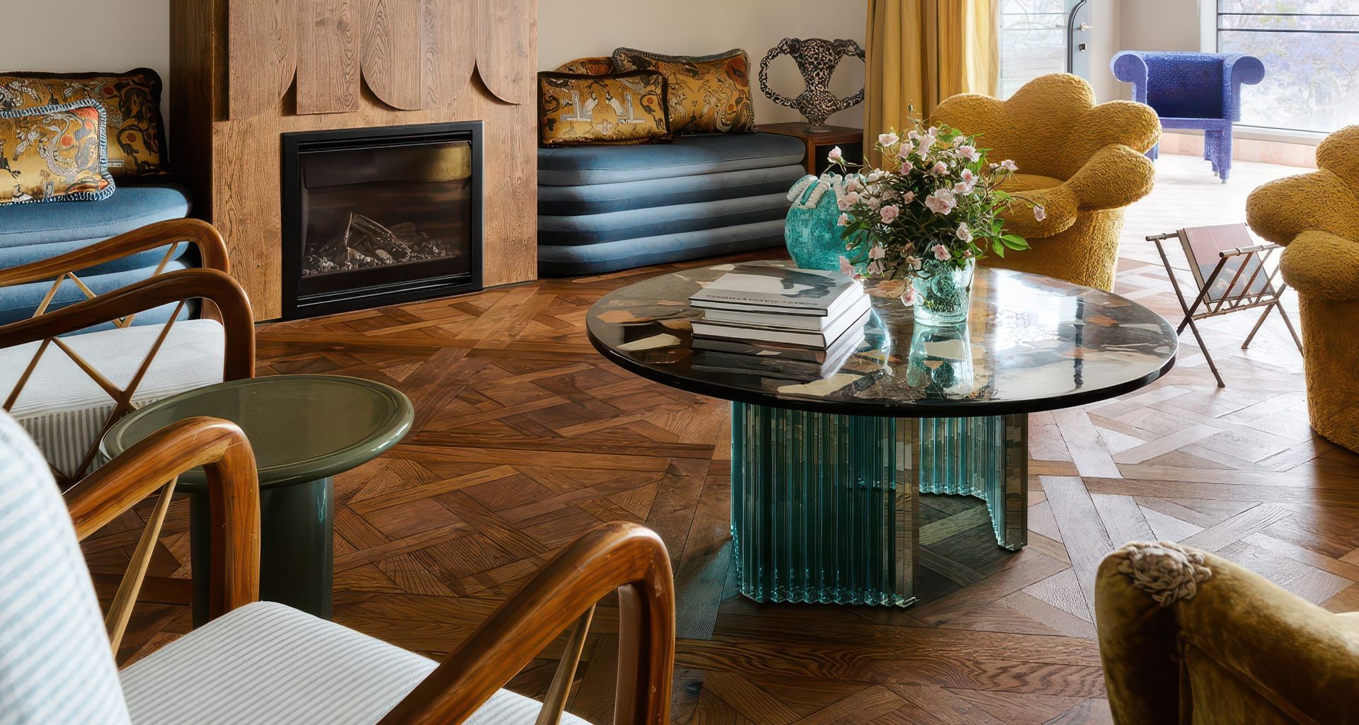 Potts Point Apartment: Escape into a World of European Allure banner