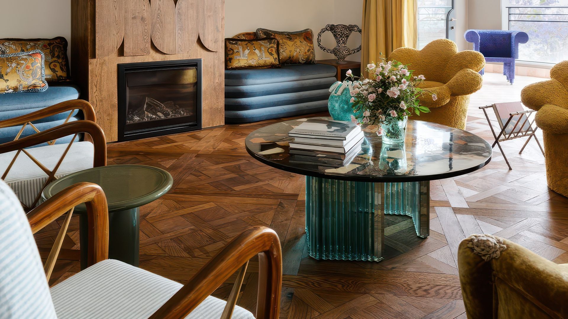 Potts Point Apartment: Escape into a World of European Allure banner