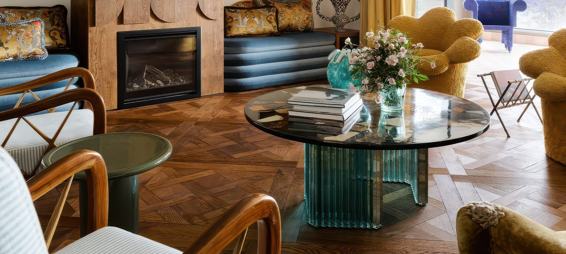 Potts Point Apartment: Escape into a World of European Allure banner
