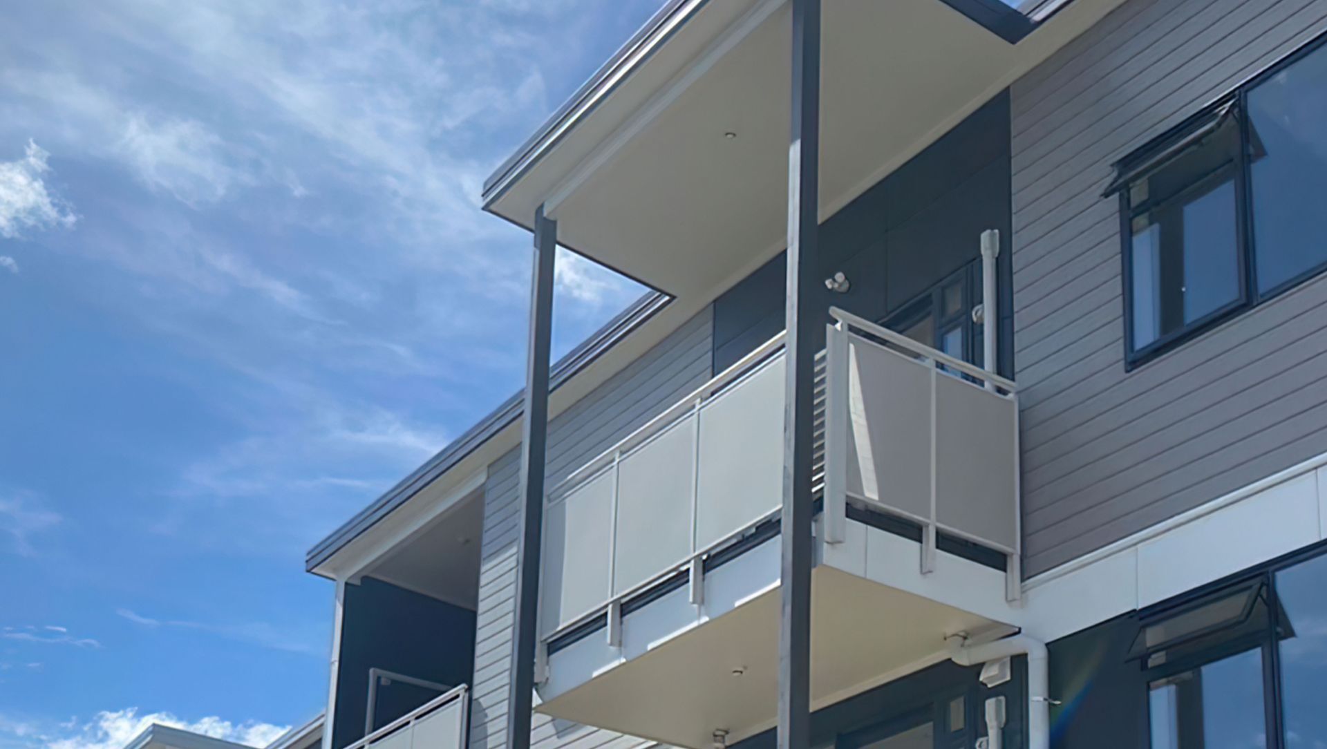 Bari Lane Mangere, Kāinga Ora banner