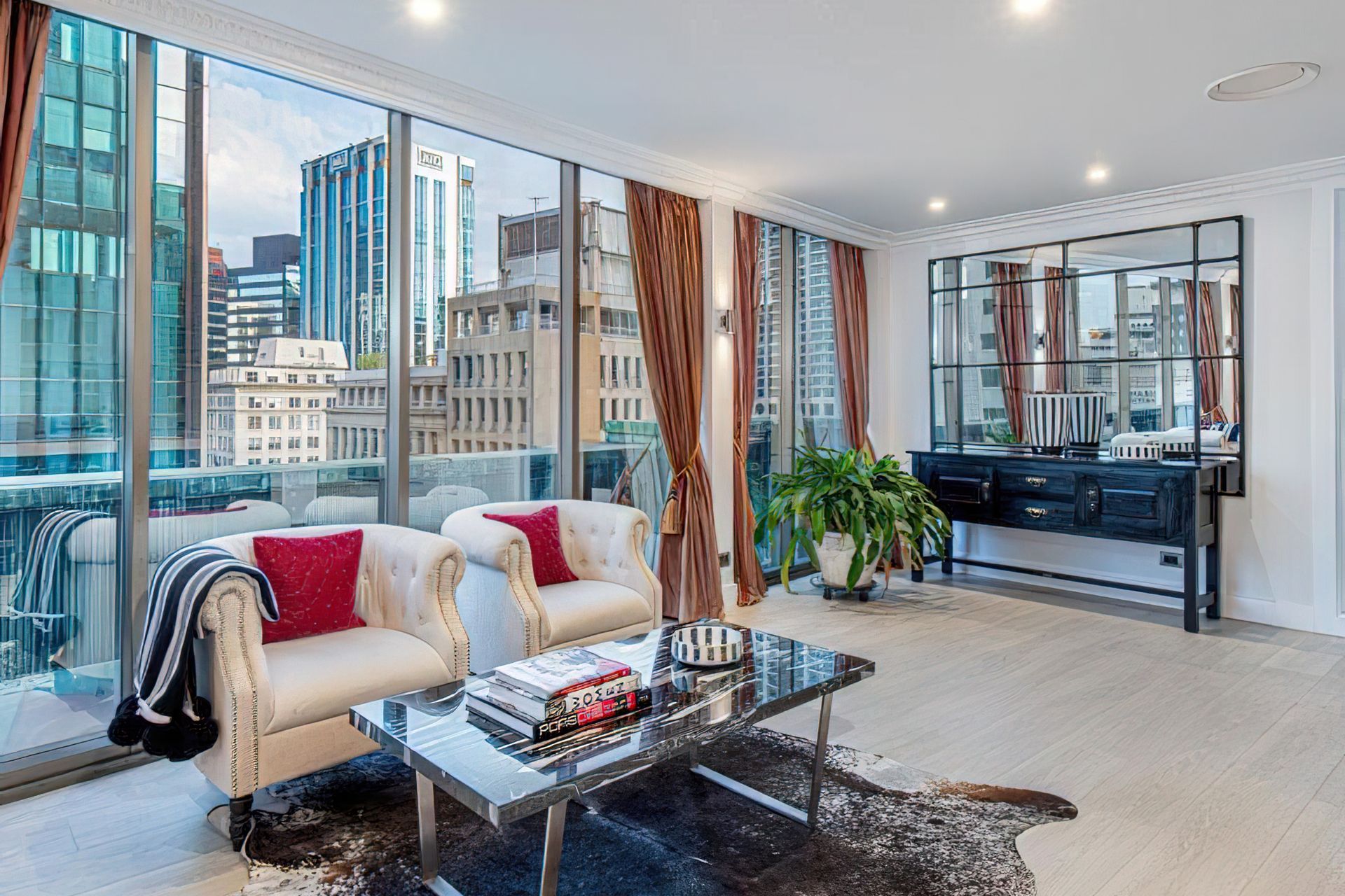 Penthouse in Queen St