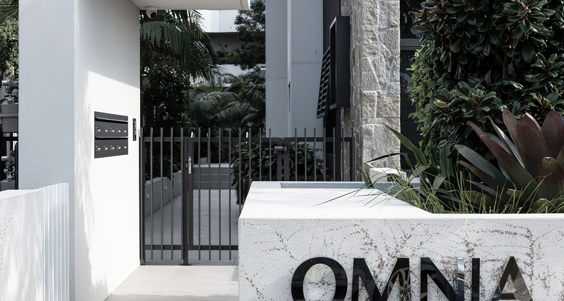 Omnia banner