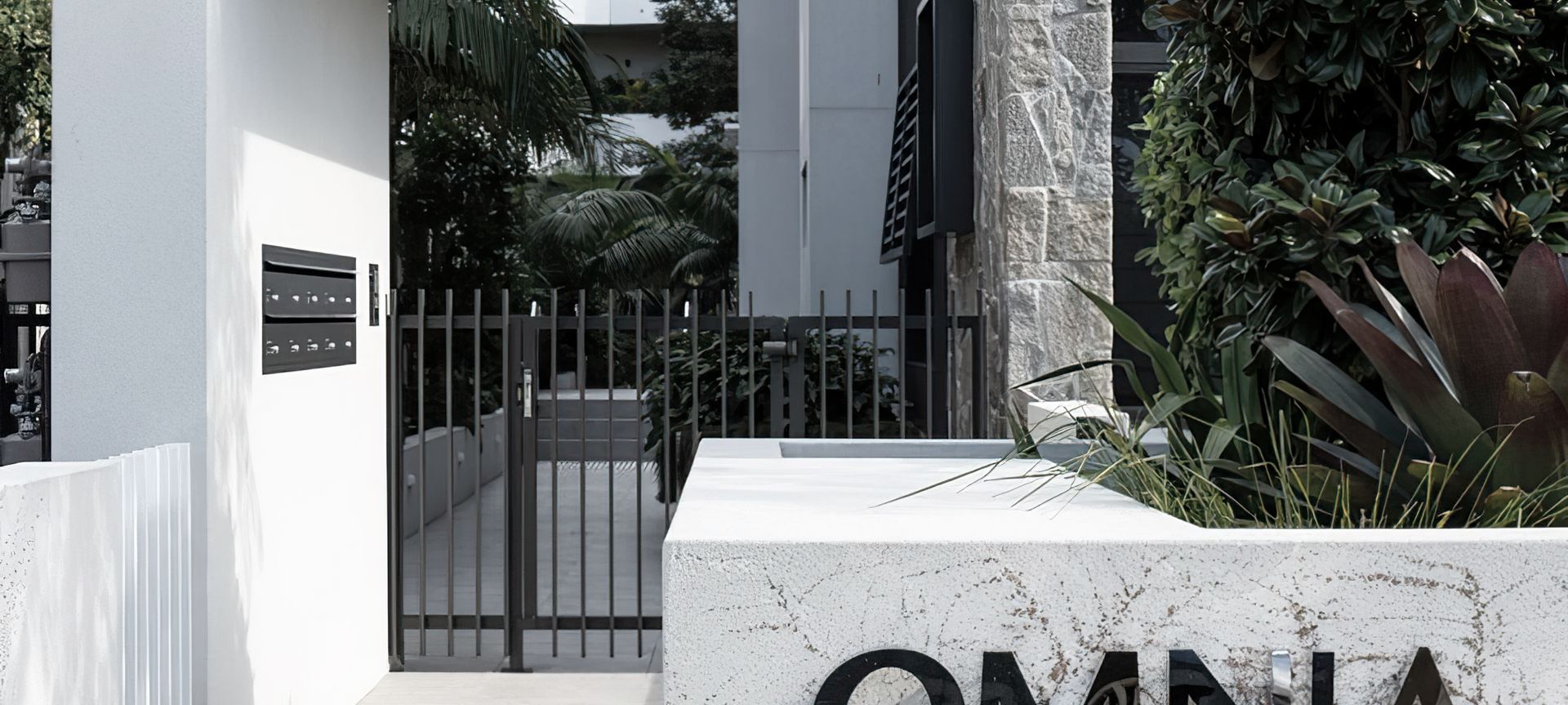Omnia banner
