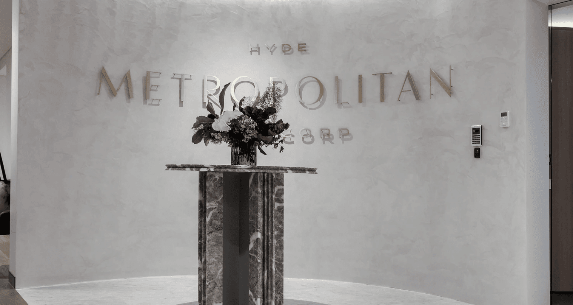 Metropolitan Apartments Display banner