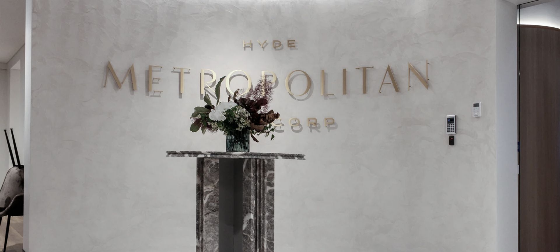 Metropolitan Apartments Display banner