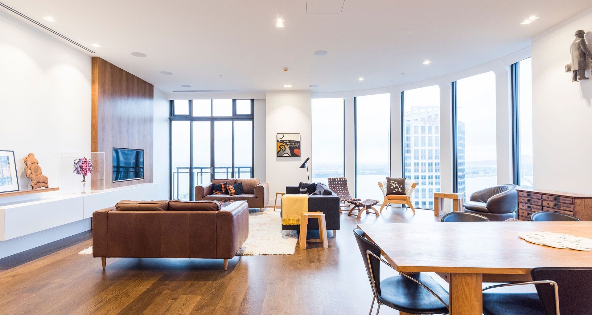 Metropolis Luxury Apartment banner