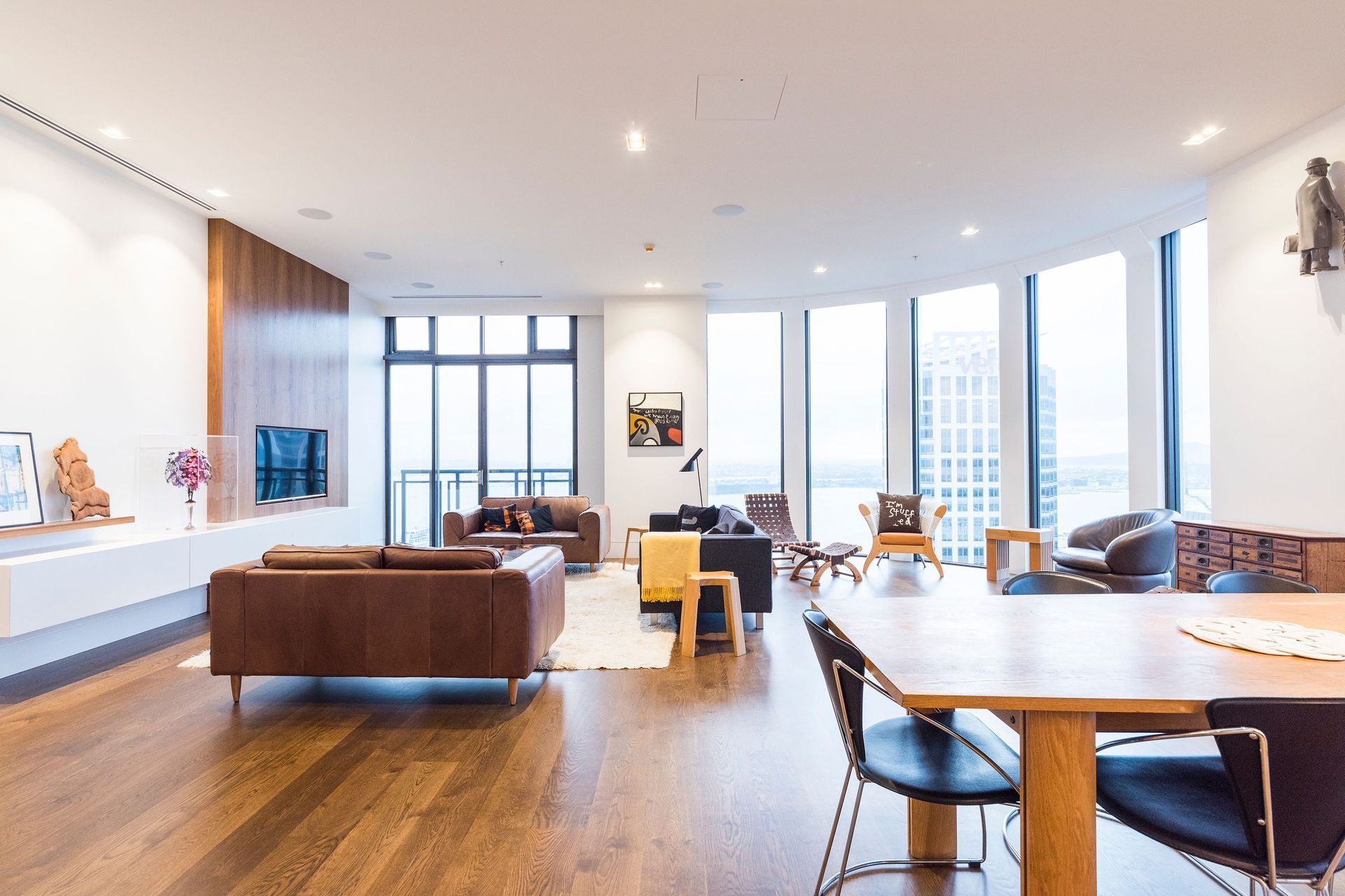 Metropolis Luxury Apartment