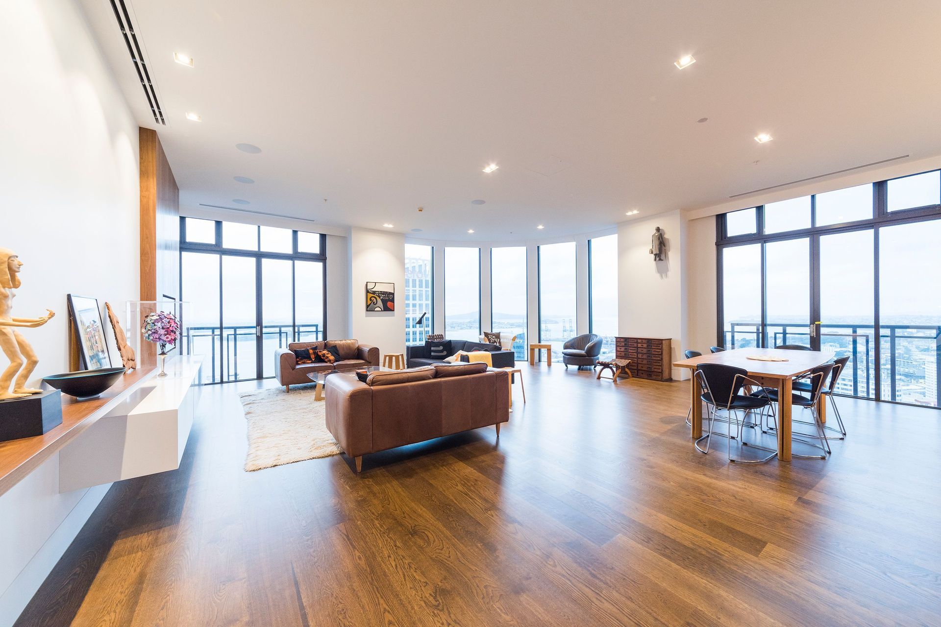 Metropolis Luxury Apartment