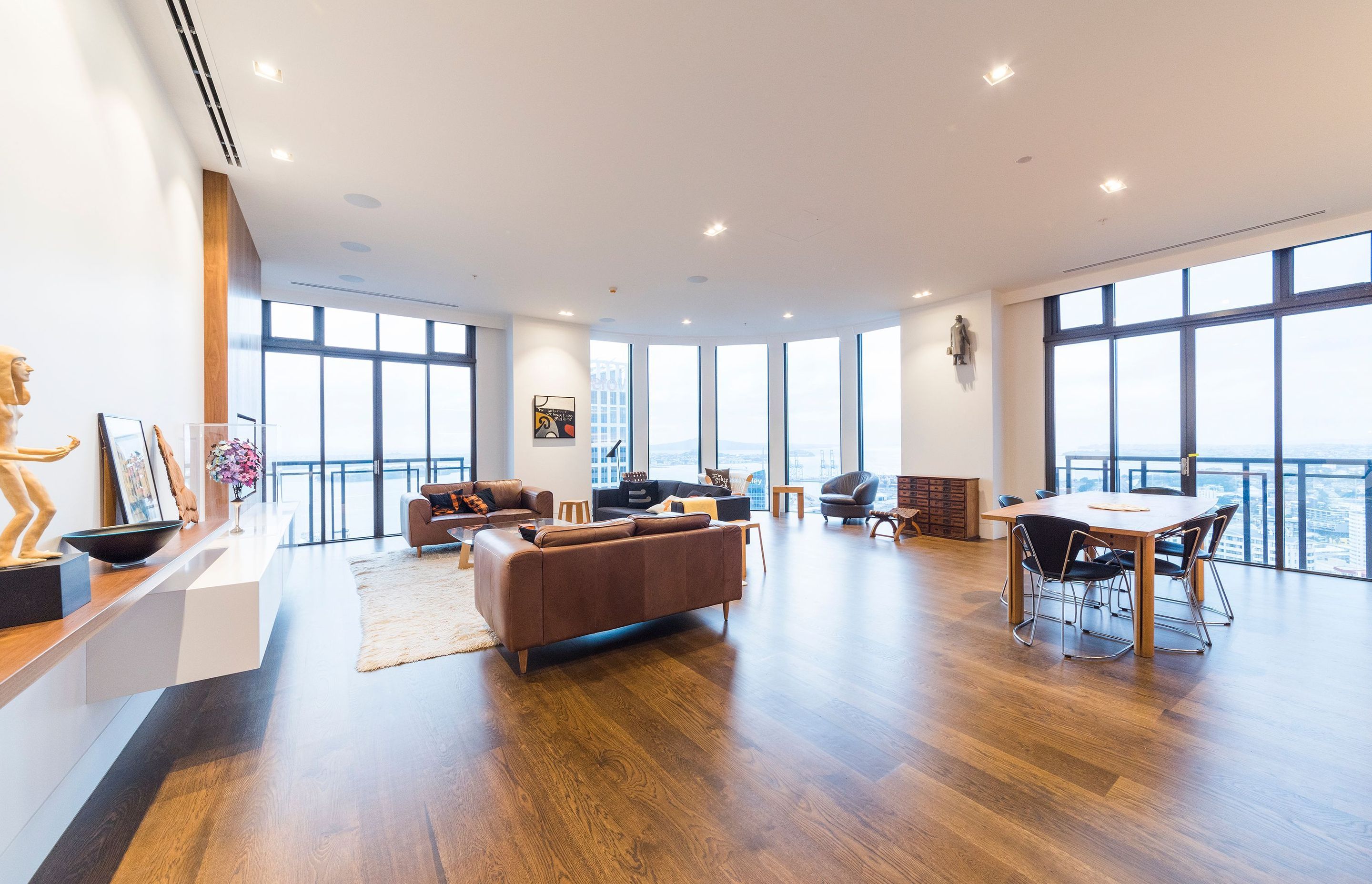 Metropolis Luxury Apartment