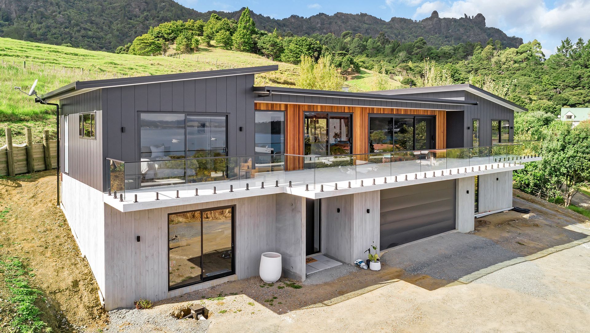 Mcleod's Bay Beach House banner