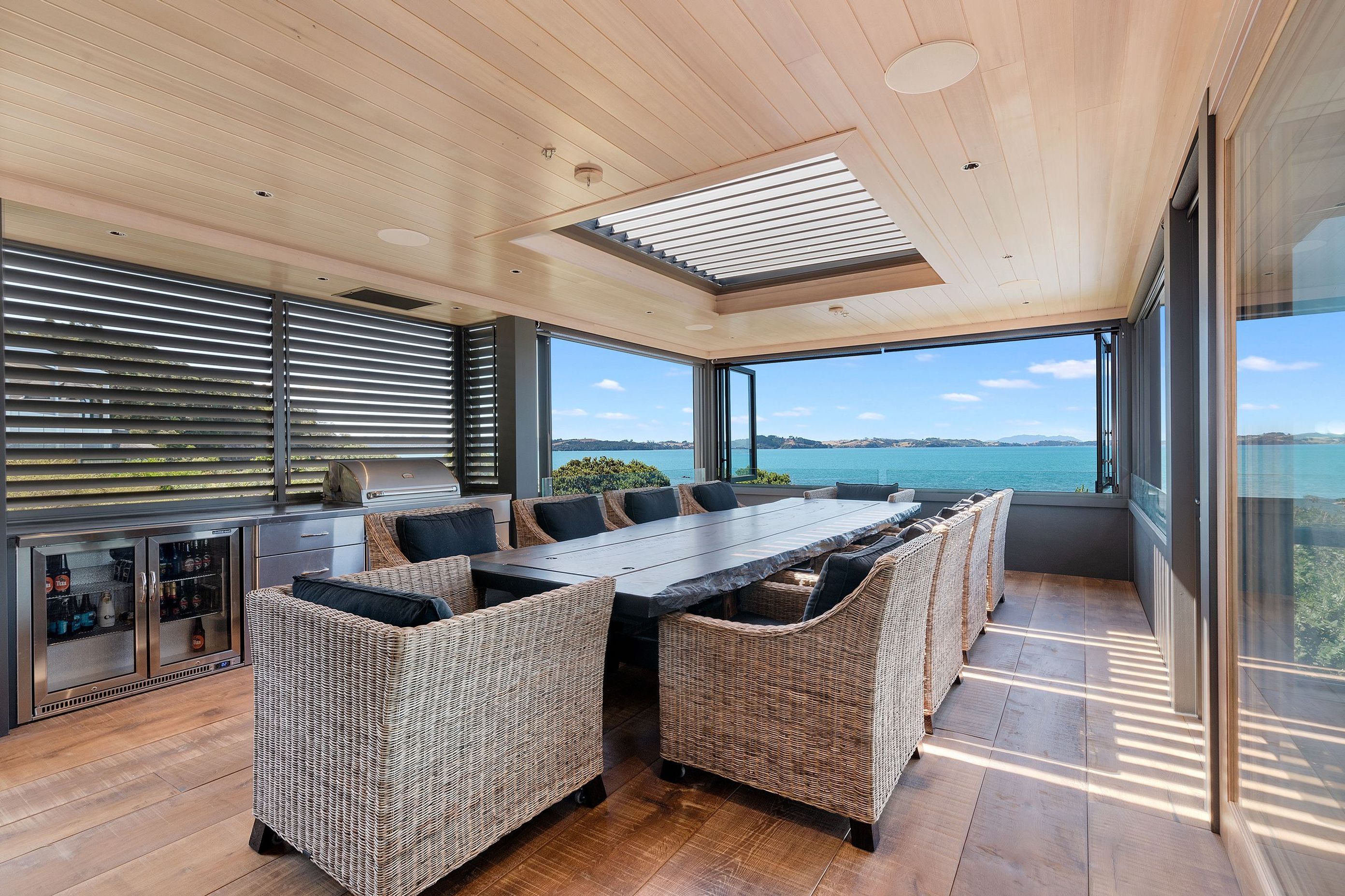 Tongue-and-groove paneling was chosen for the ceiling of the outdoor room to complement the 5000-year-old swamp kauri ‘shuffleboard’ dining table.