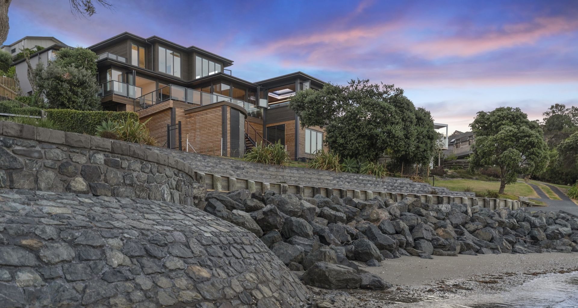 Milly’s Beach House, Algies Bay banner