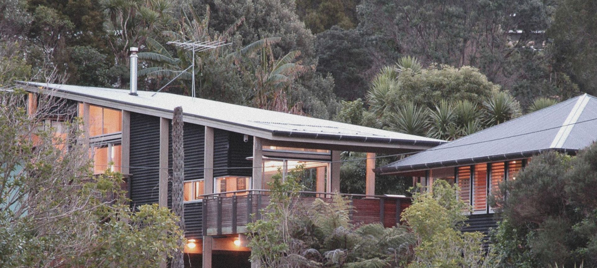 Buckletons Beach House banner