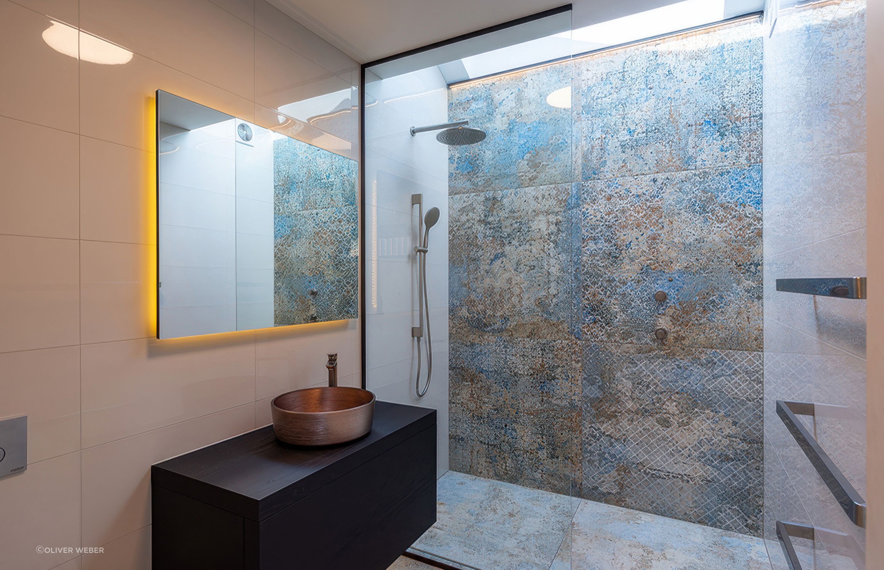 13Bathroom-900x600-gigapixel-standard-v2-4x.jpeg
