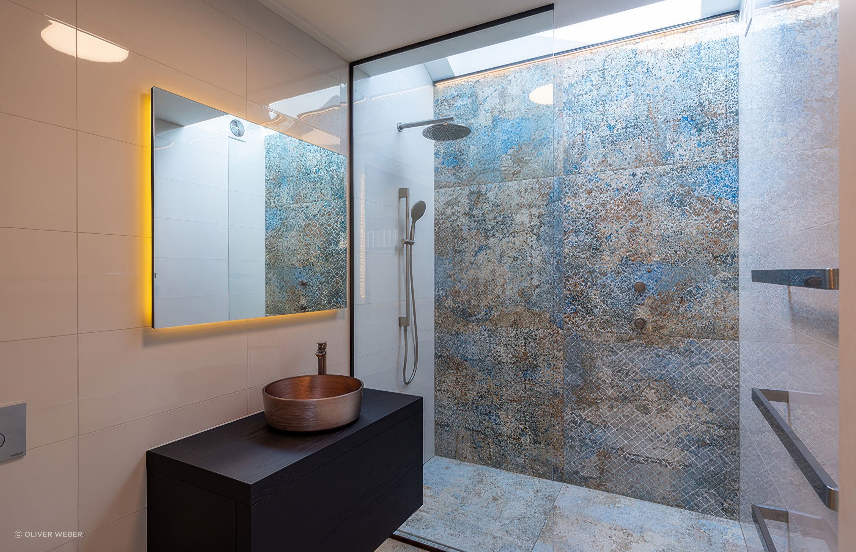 13Bathroom-900x600-gigapixel-standard-v2-4x.jpeg