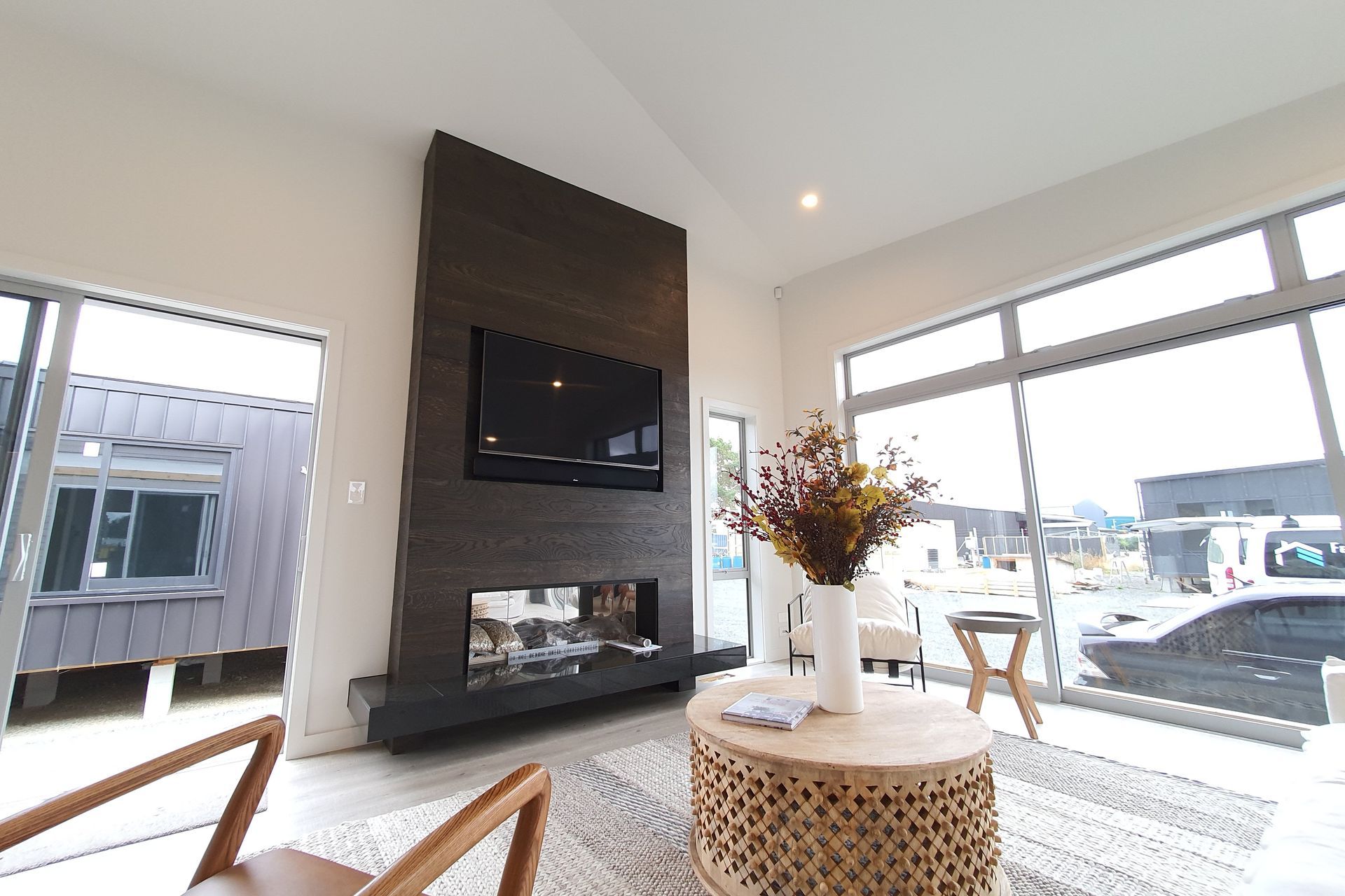 Raglan Elevate Tilt 145