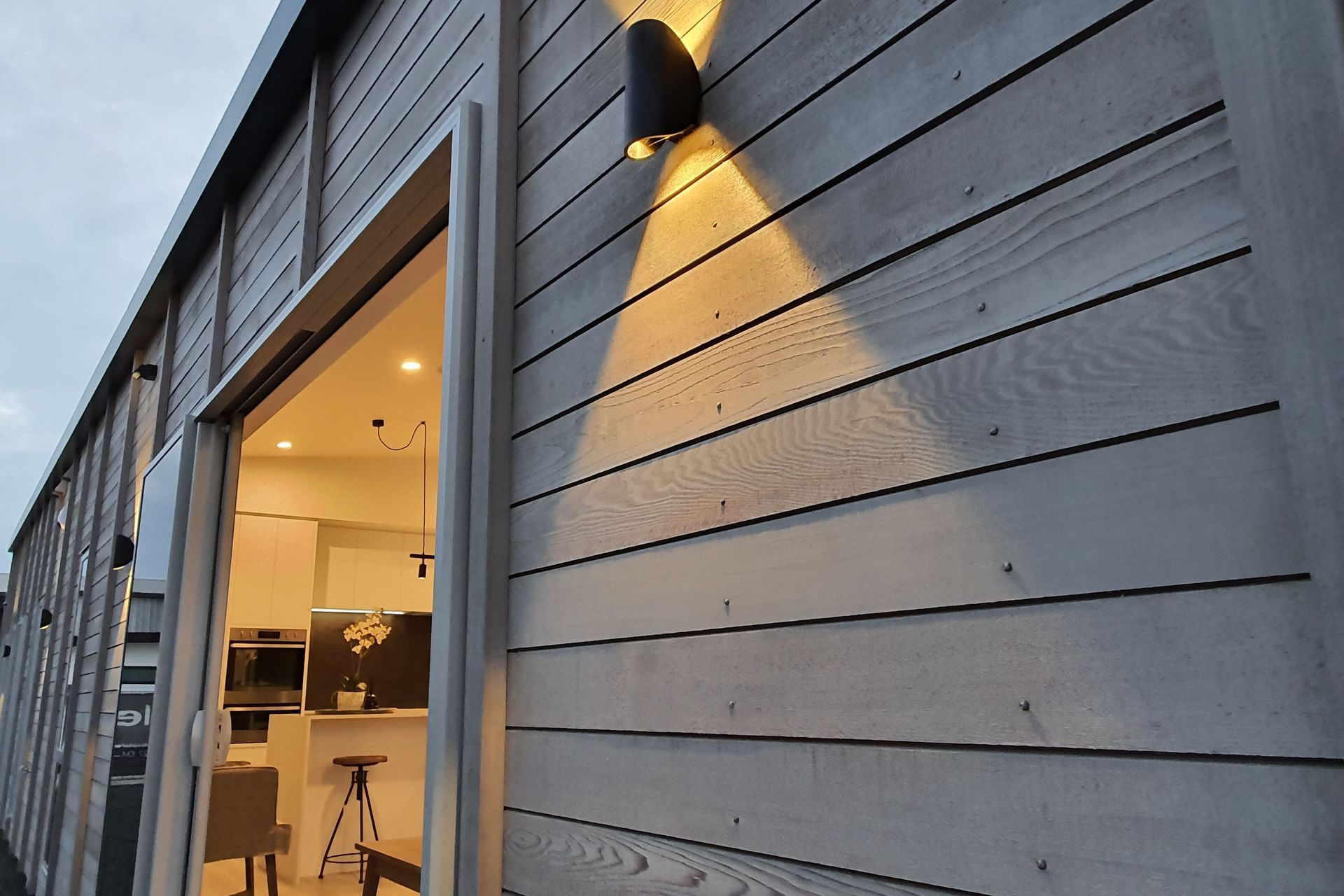 Raglan Elevate Tilt 145