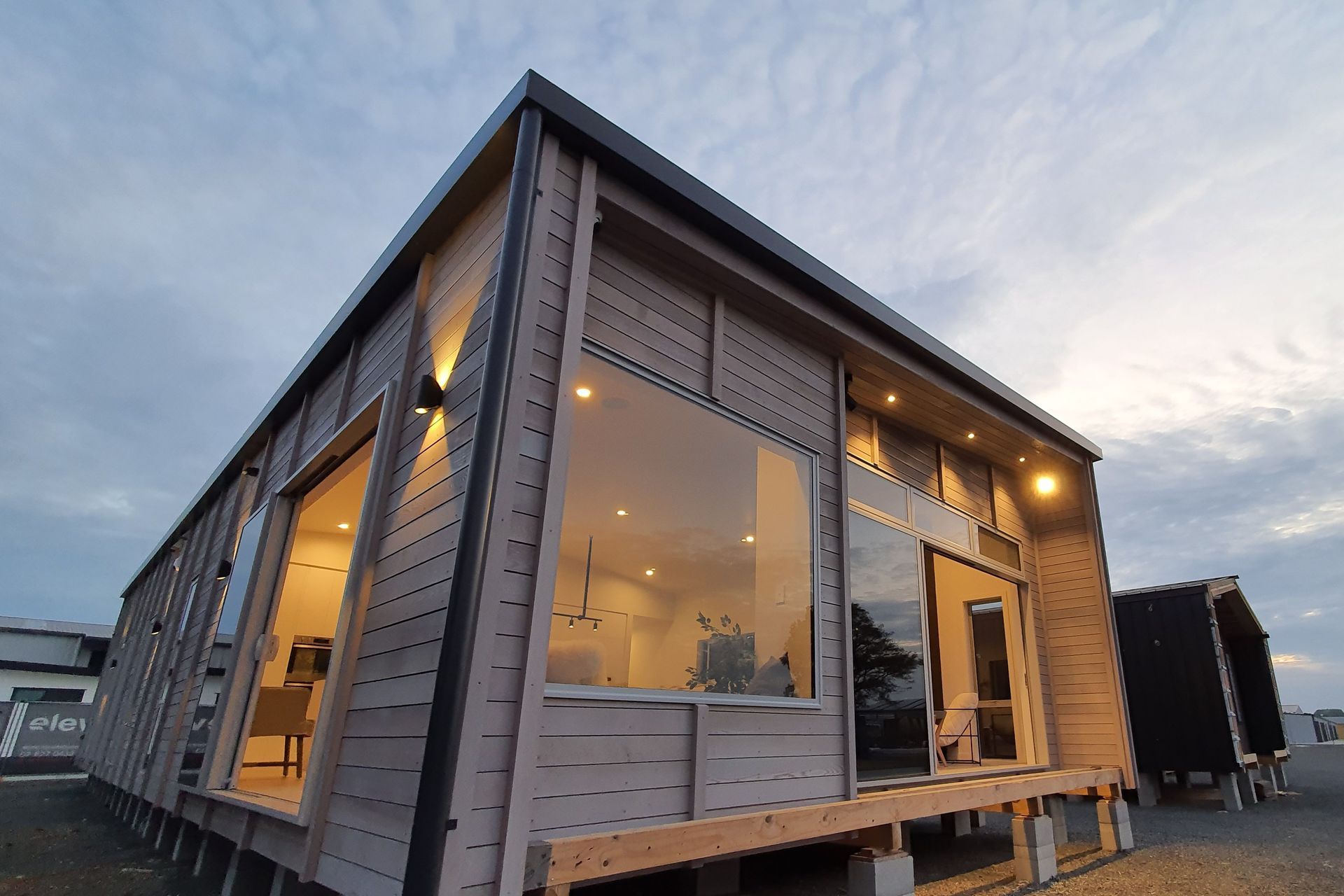 Raglan Elevate Tilt 145