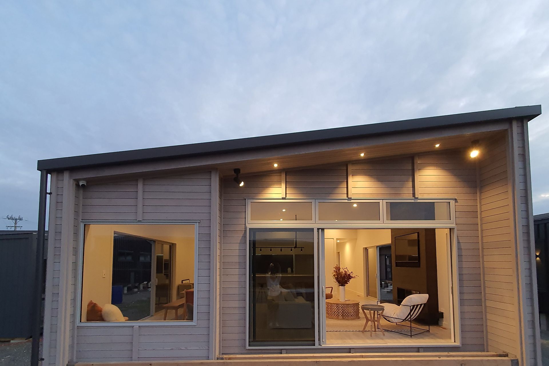 Raglan Elevate Tilt 145