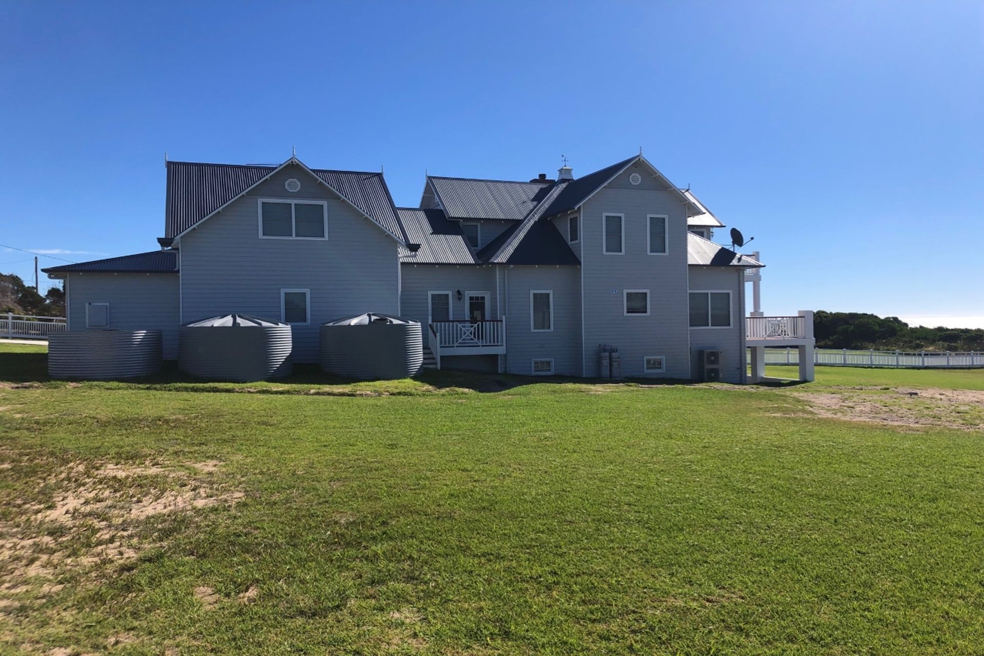 Exterior Side. Photography: Hawksley Developments