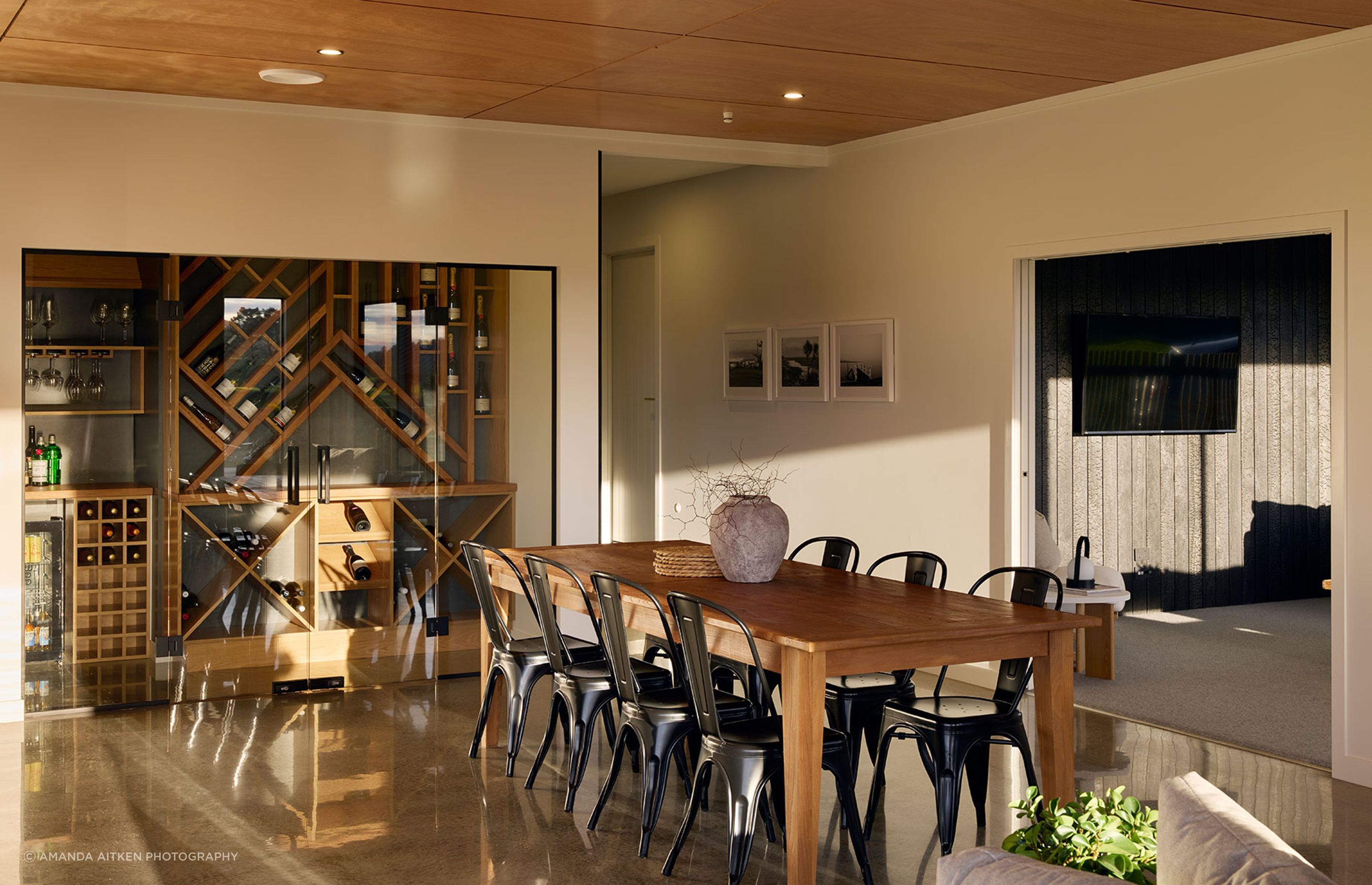 22026diningareawinecabinet.jpg