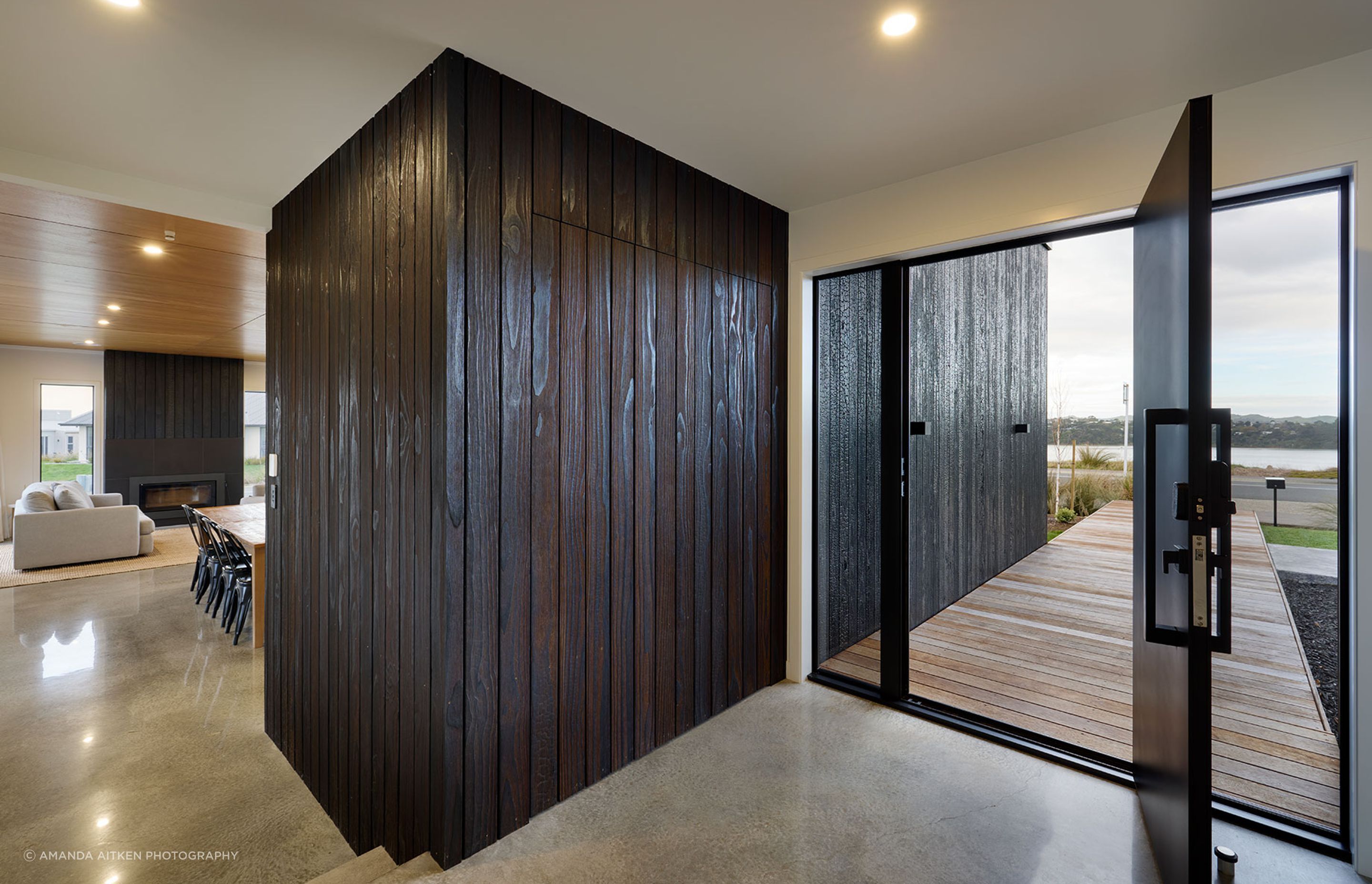 22026frontdoorentryway.jpg