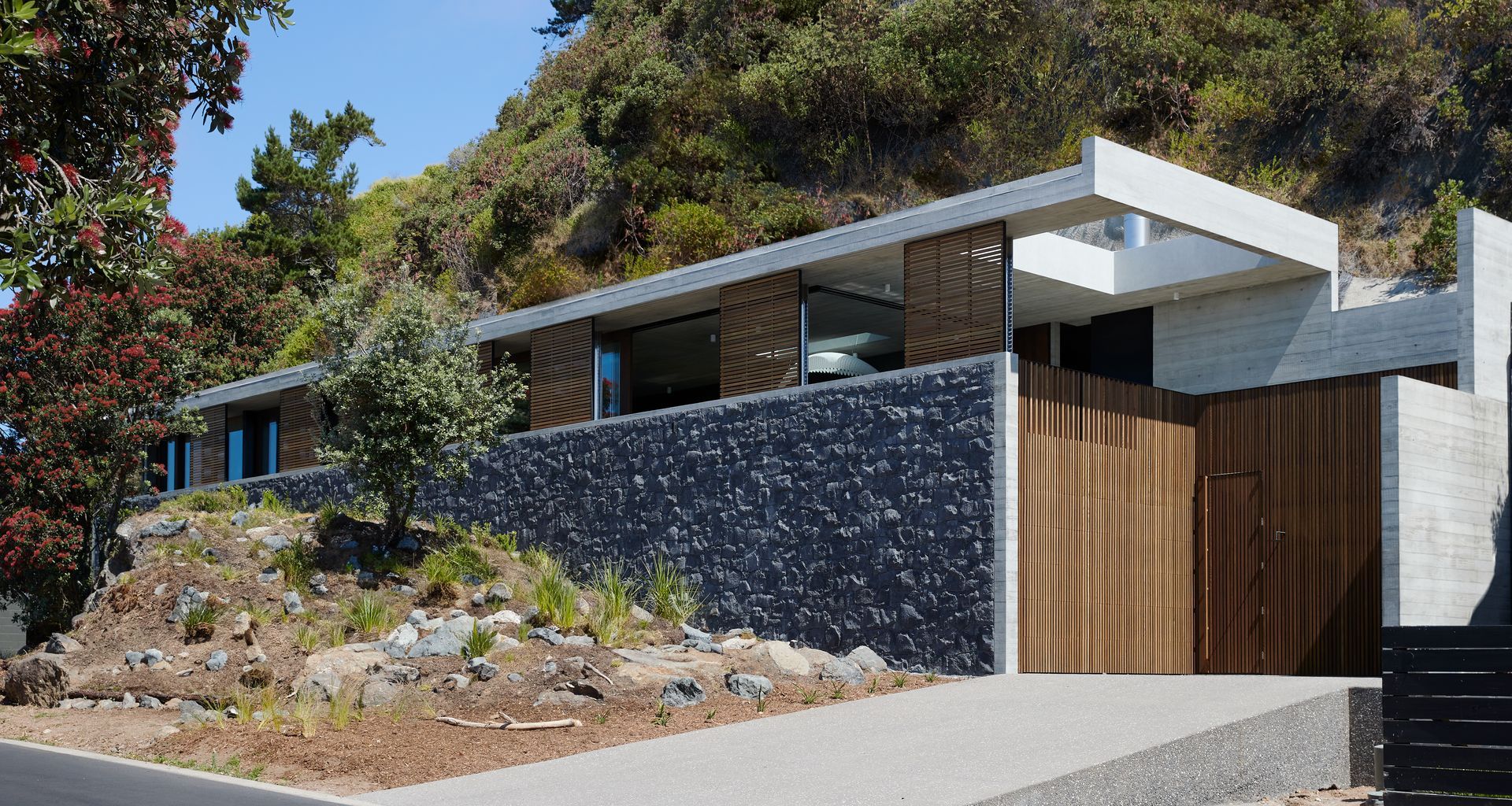 Onetangi Cliff House banner