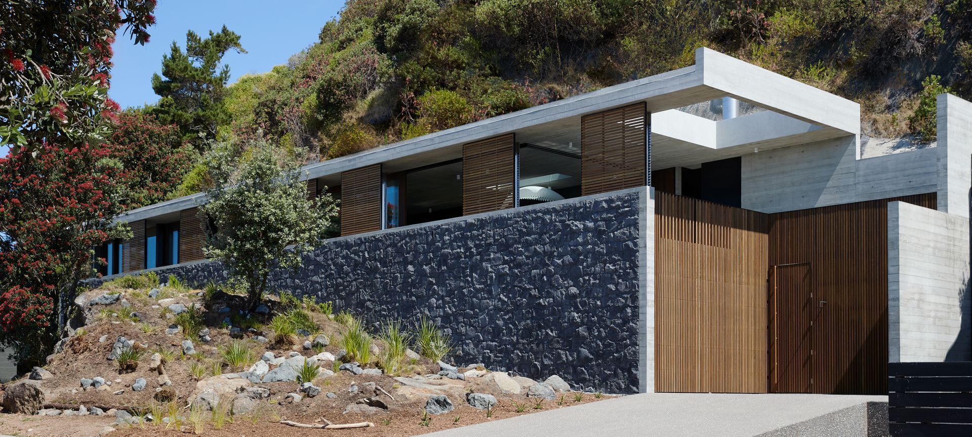 Onetangi Cliff House banner