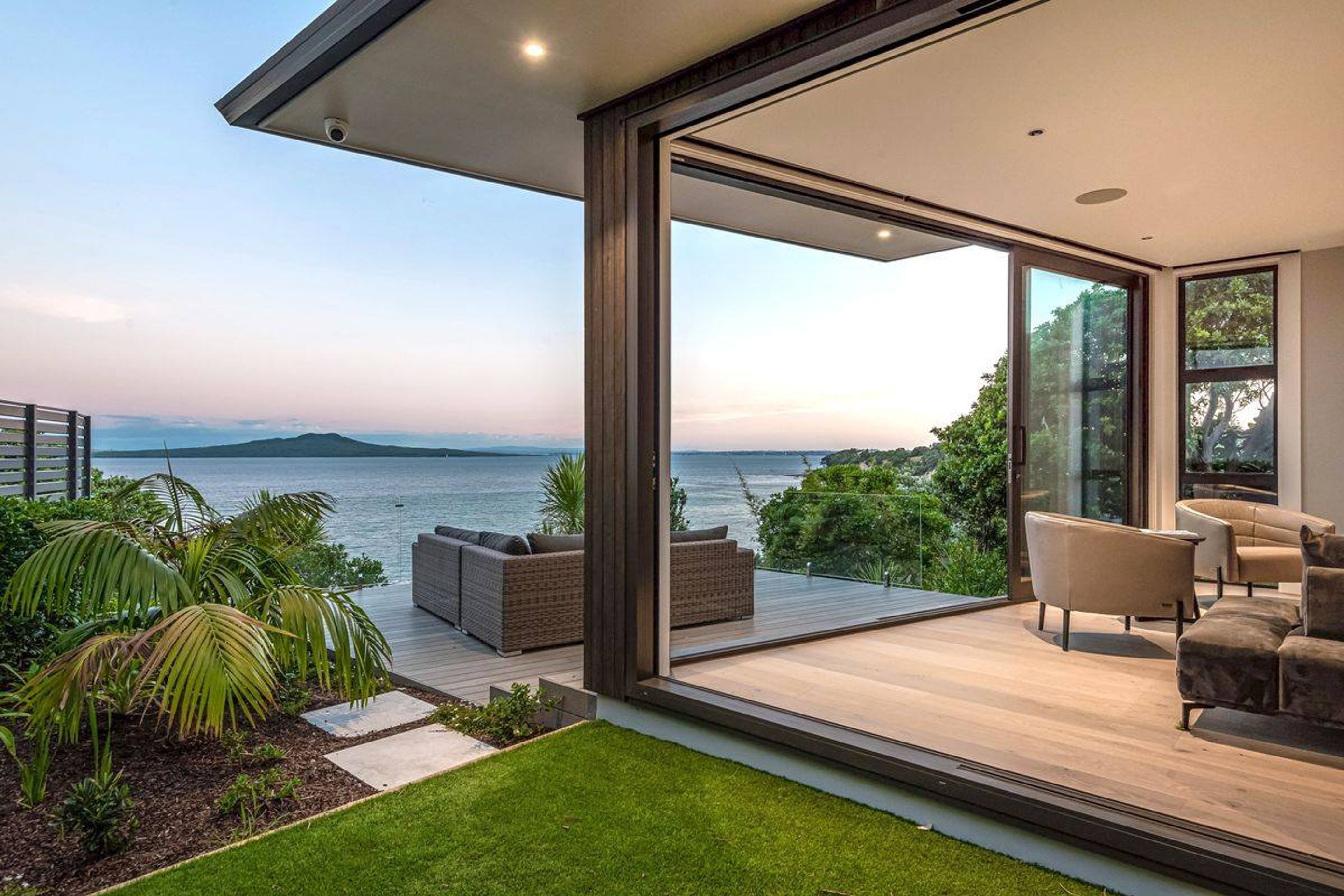 Beach Road, Auckland Central