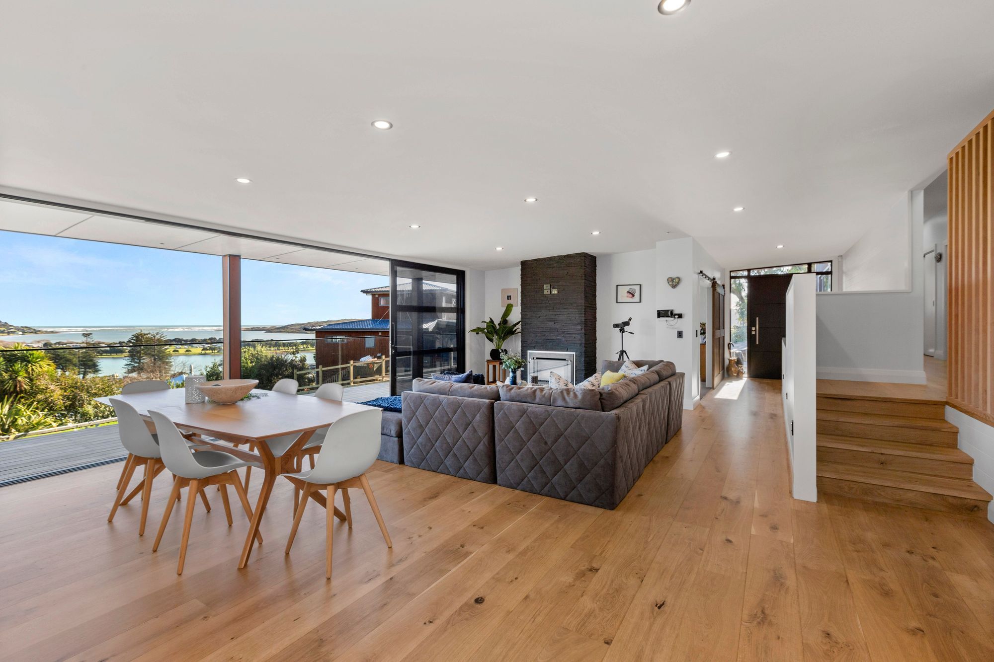 Raglan House