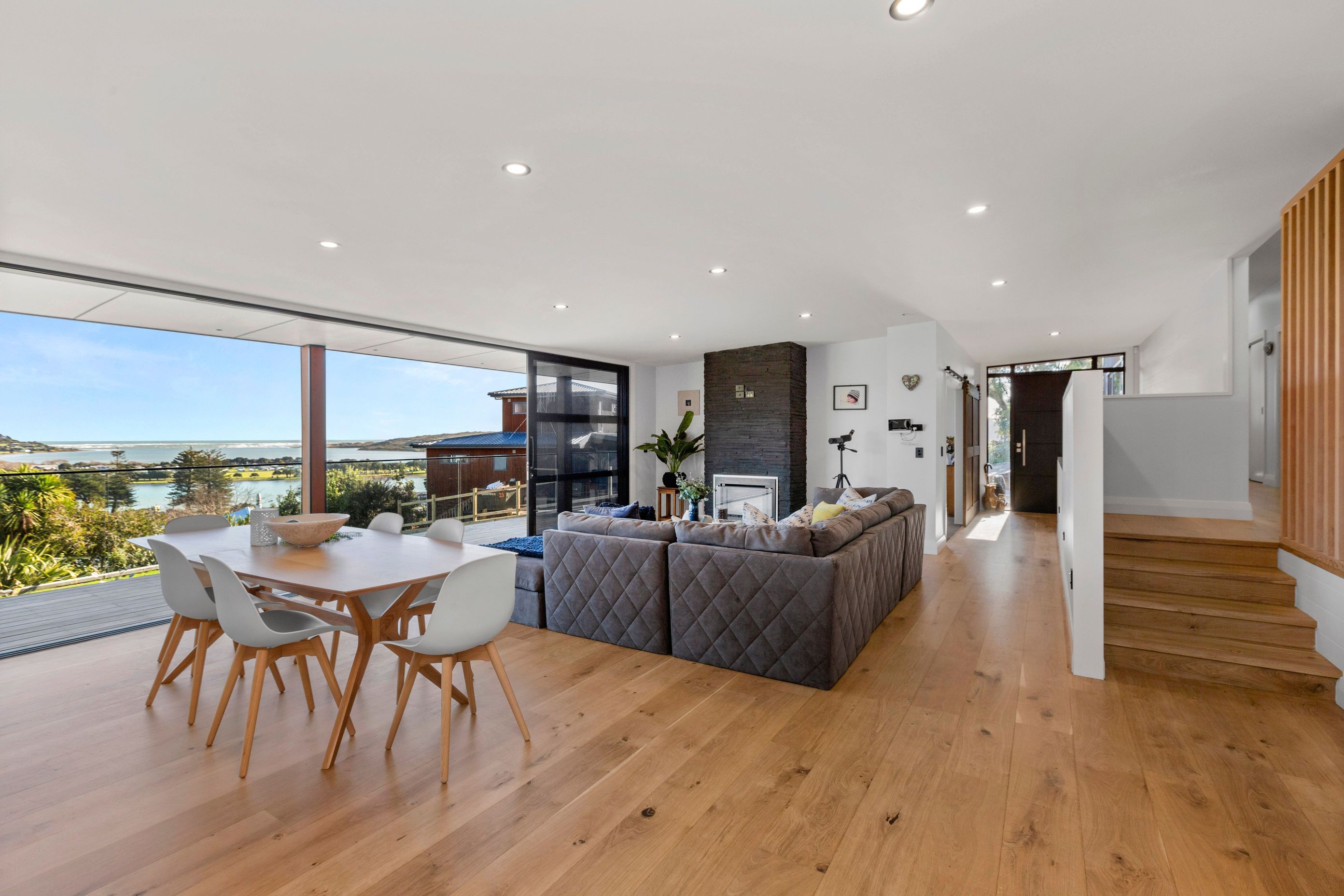 Raglan House
