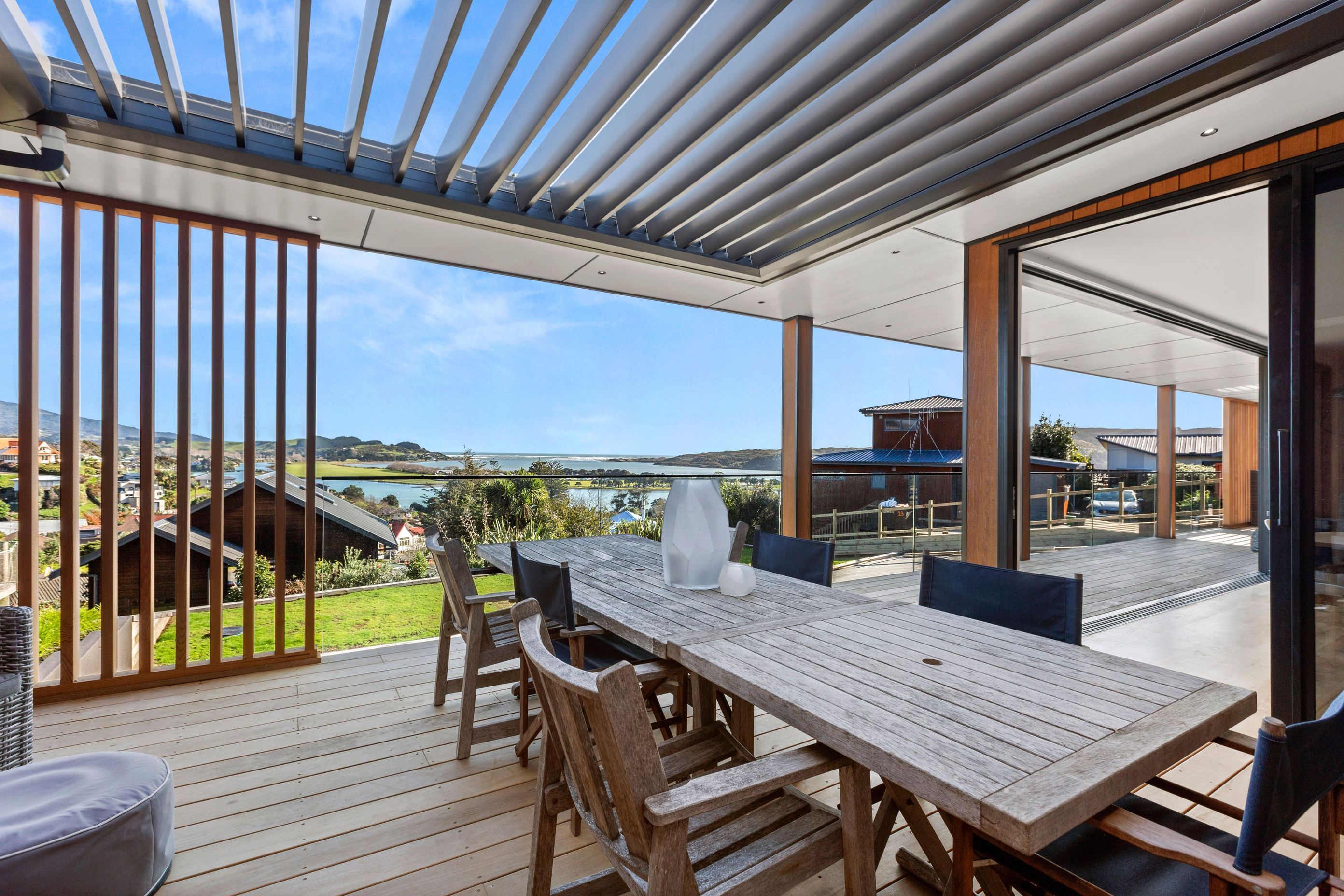 Raglan House
