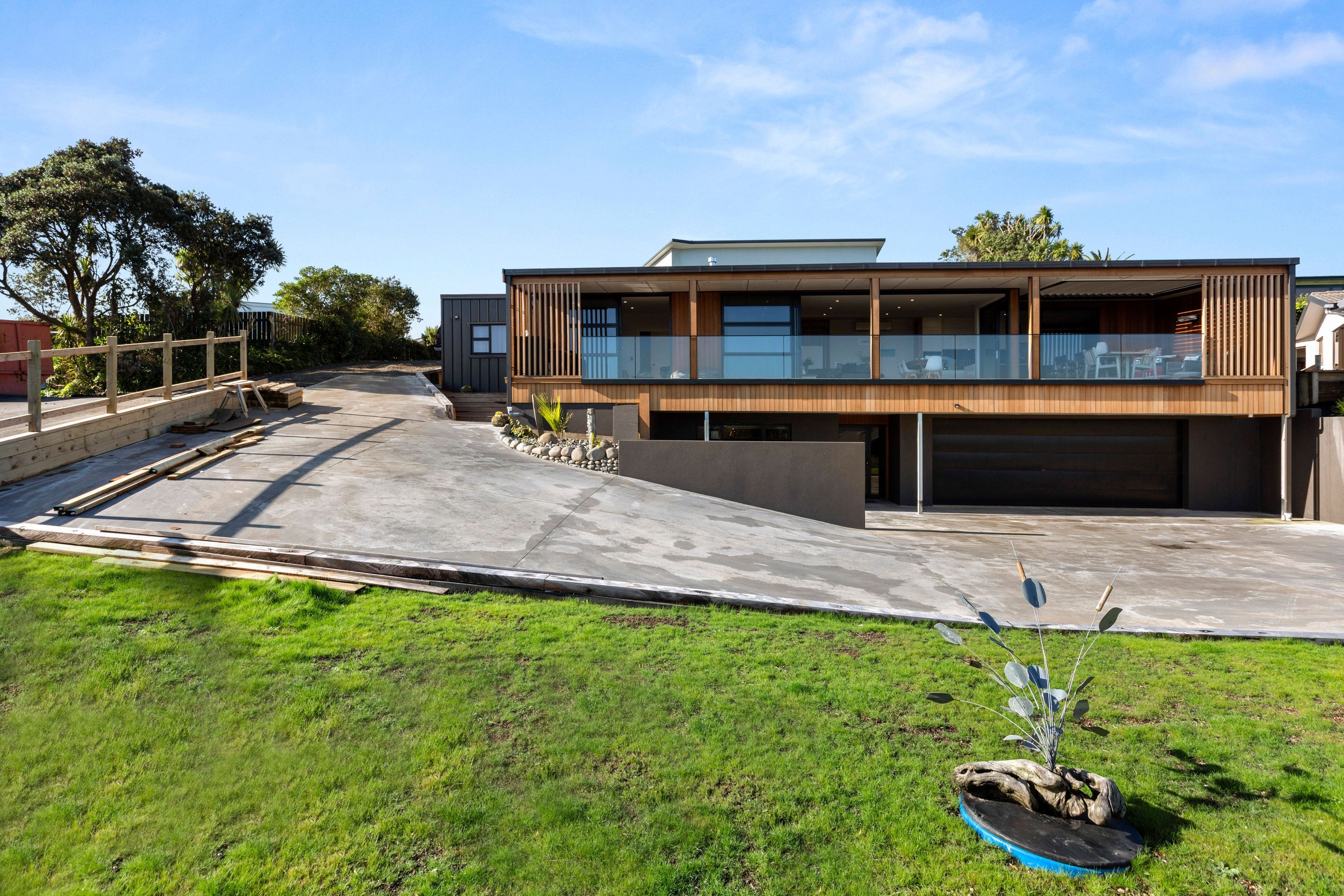 Raglan House