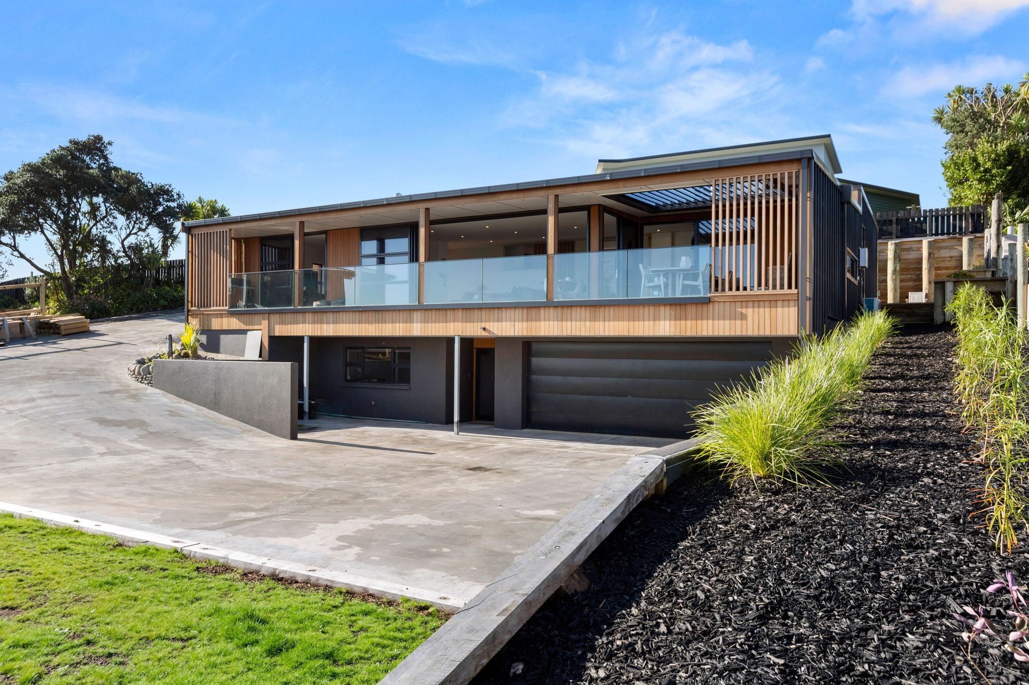 Raglan House