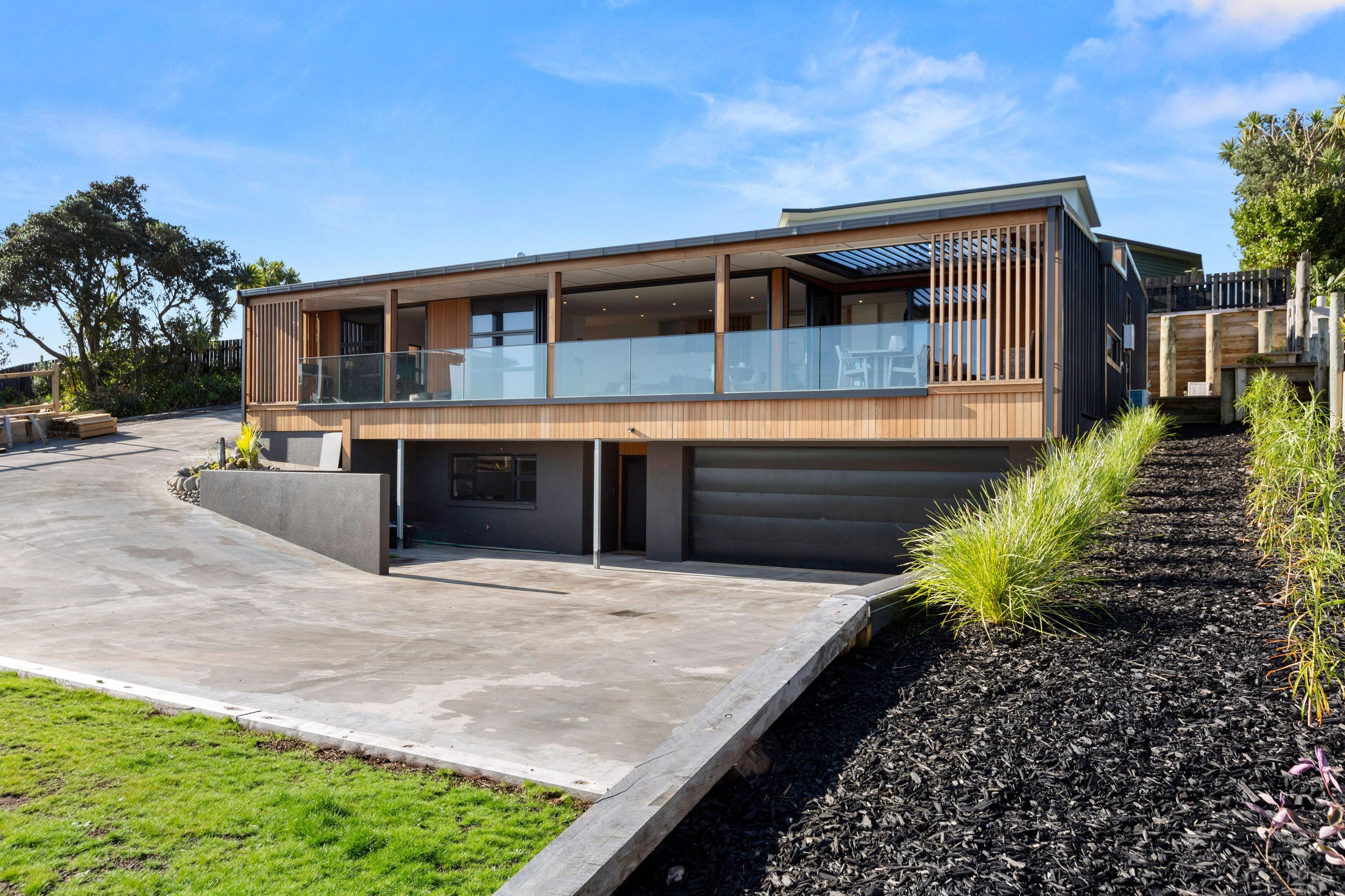 Raglan House