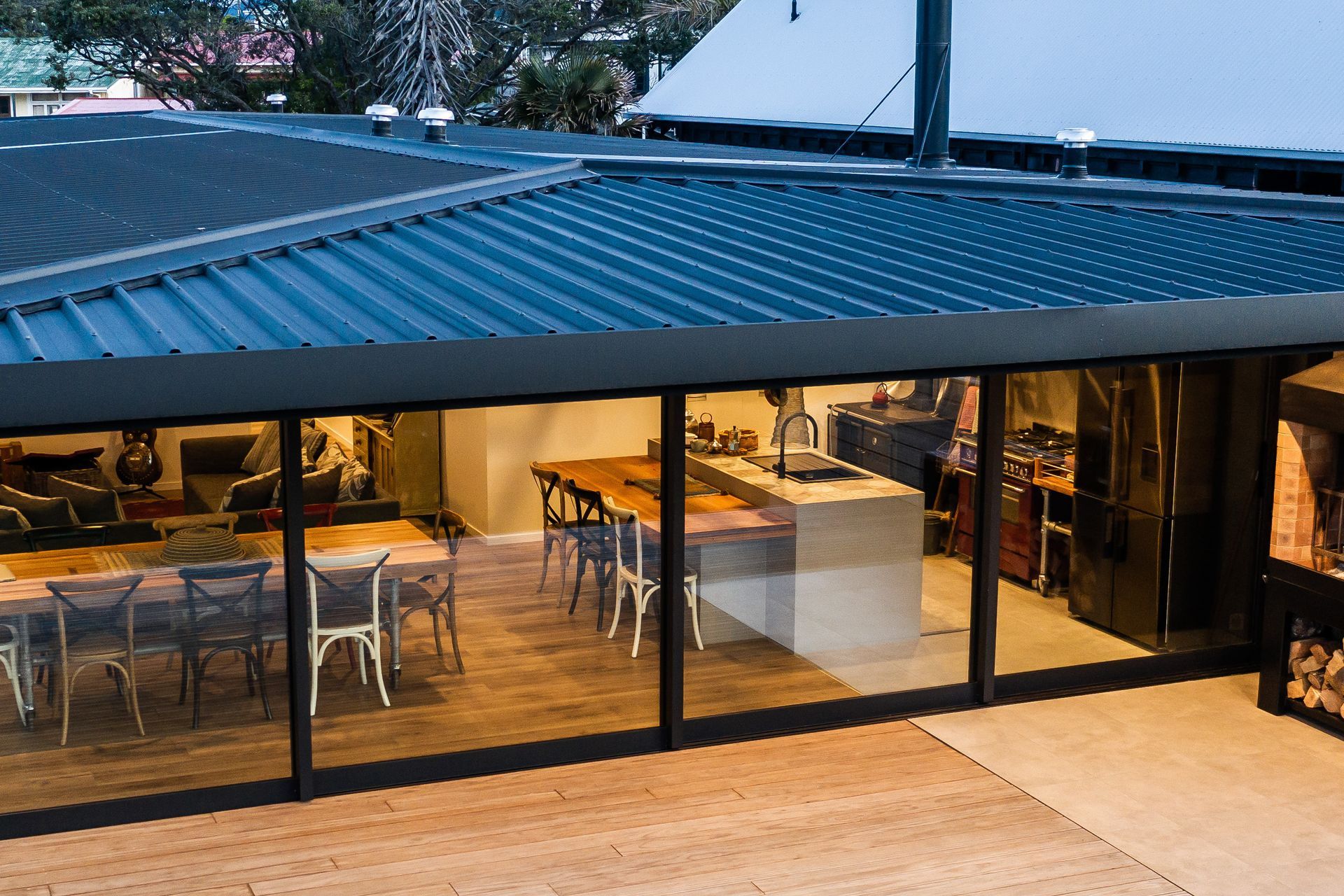 Neptune Max Natural Oak is the predominant floor covering throughout the home. Providing a seamless  floor covering from indoors to out. Kitchen and BBQ area flooring features Tracks Ash 600x600mm