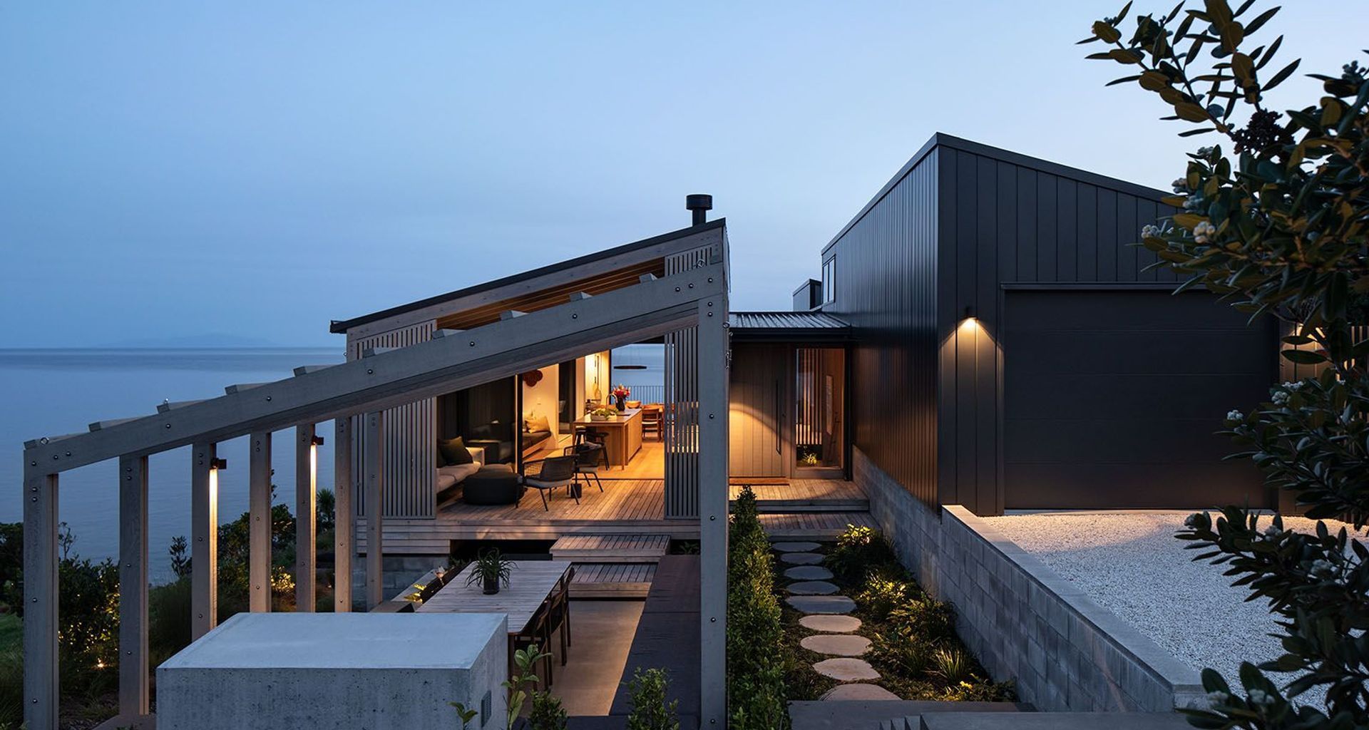 Reef House, Leigh banner