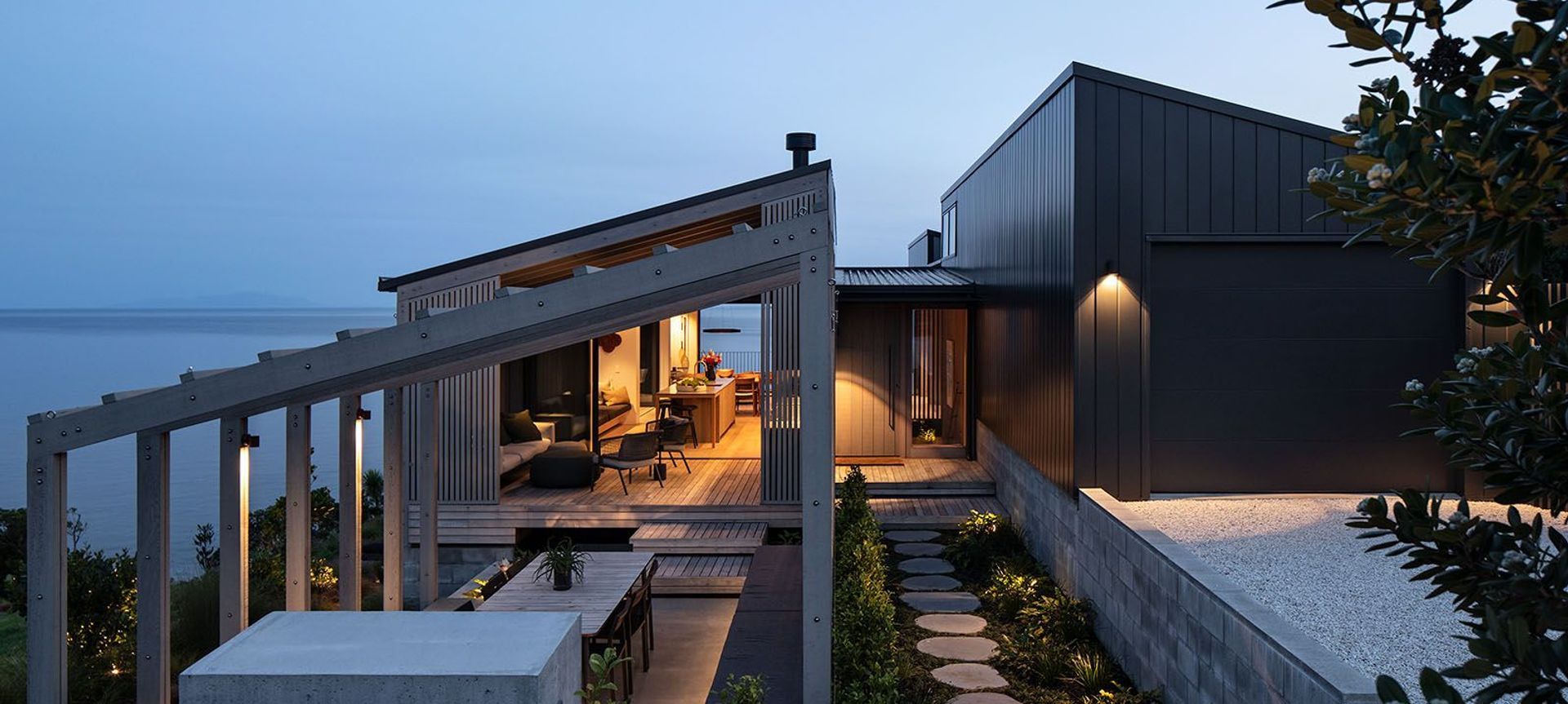 Reef House, Leigh banner