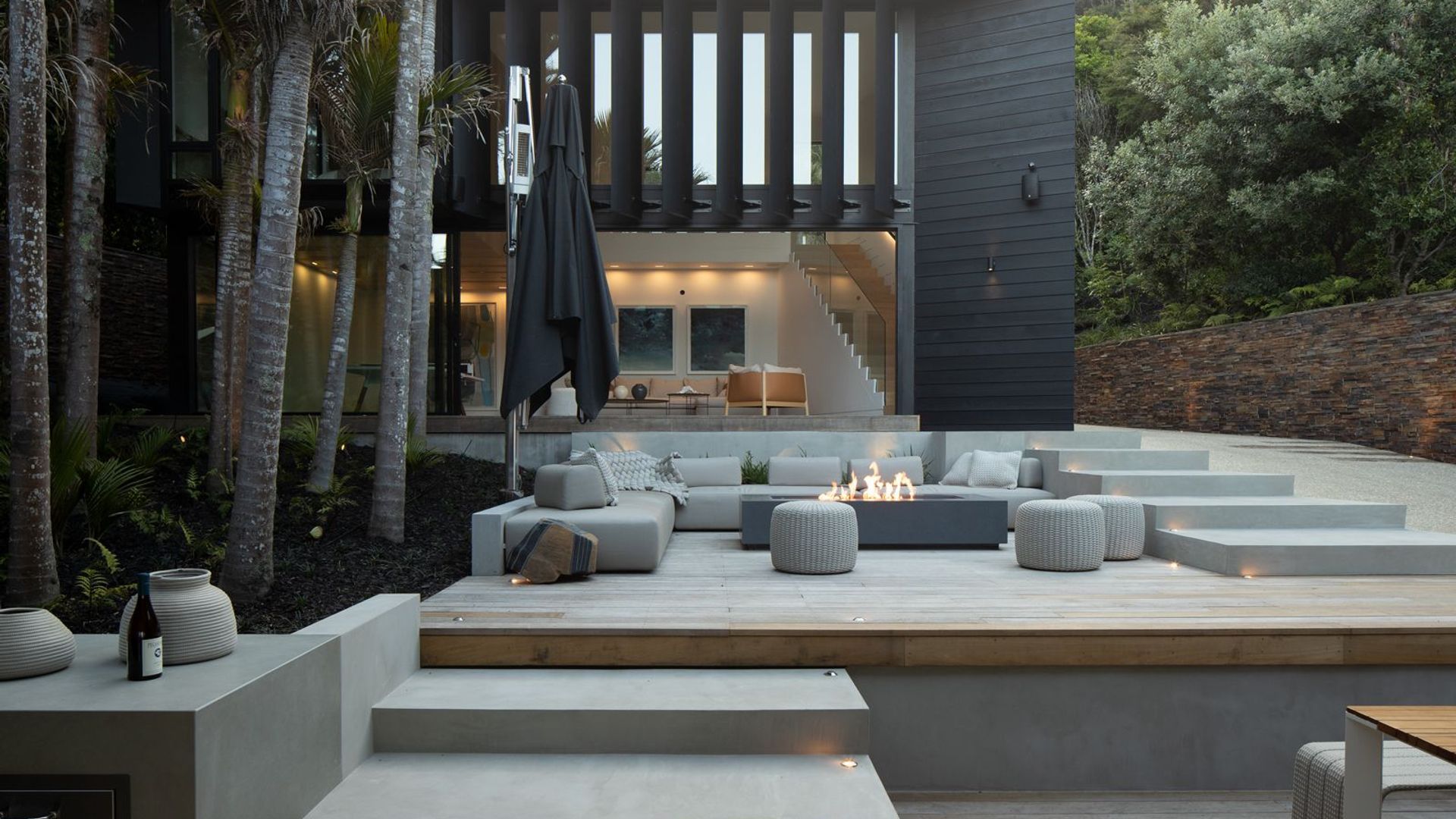 Waiheke House: integrating new and old through concrete forms banner