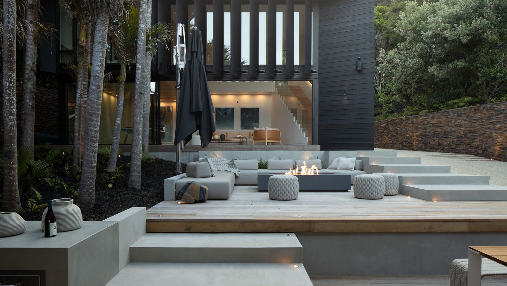 Waiheke House: integrating new and old through concrete forms banner