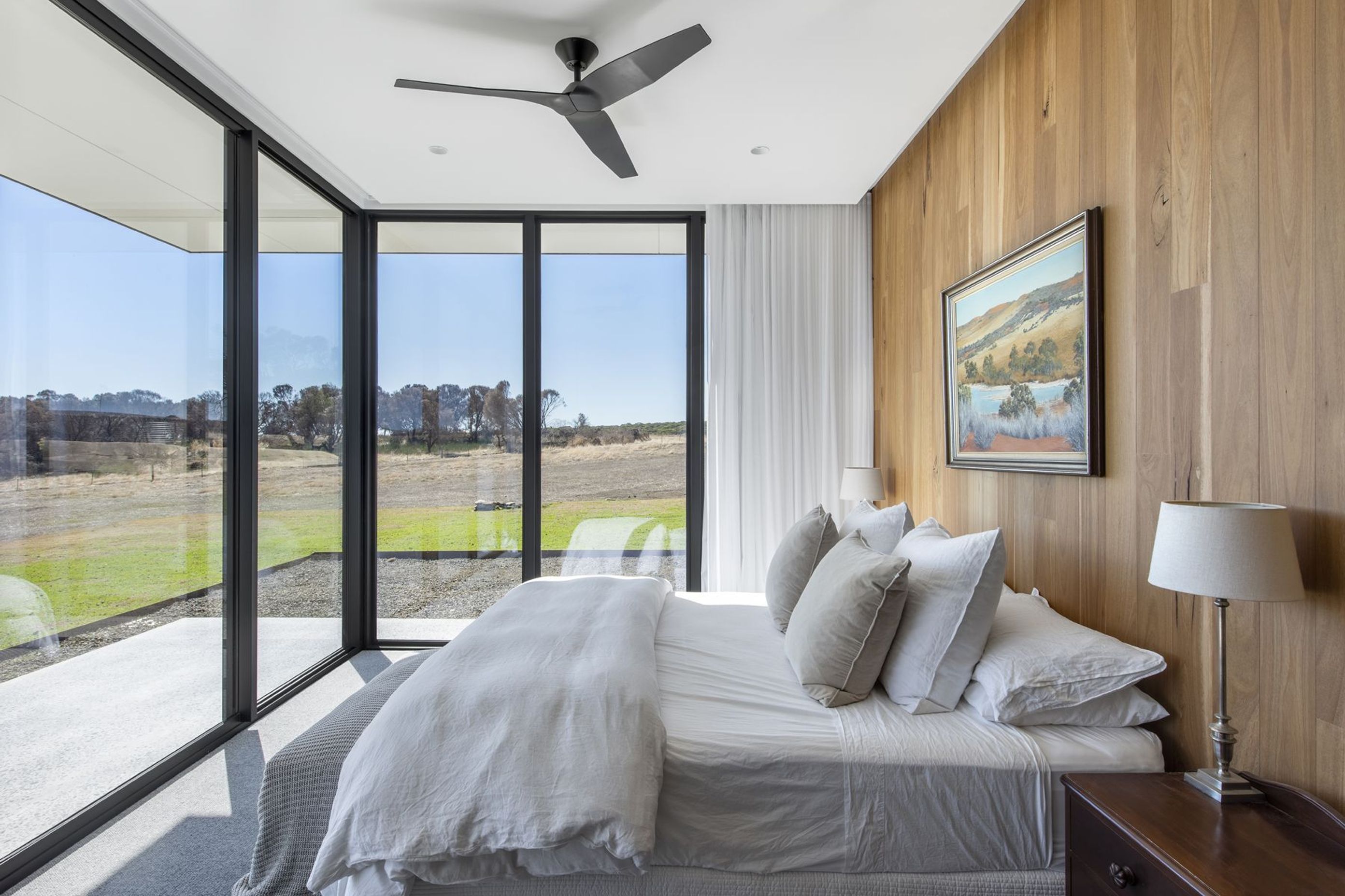 AX-i1000FS-DS-Hawks-Nest-Residence-SA-Bedroom.jpeg
