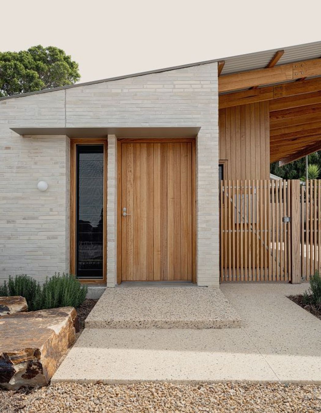 Aus-OakIronAshNormanville-Beach-HouseAdam-Johnson-Design-11.jpg