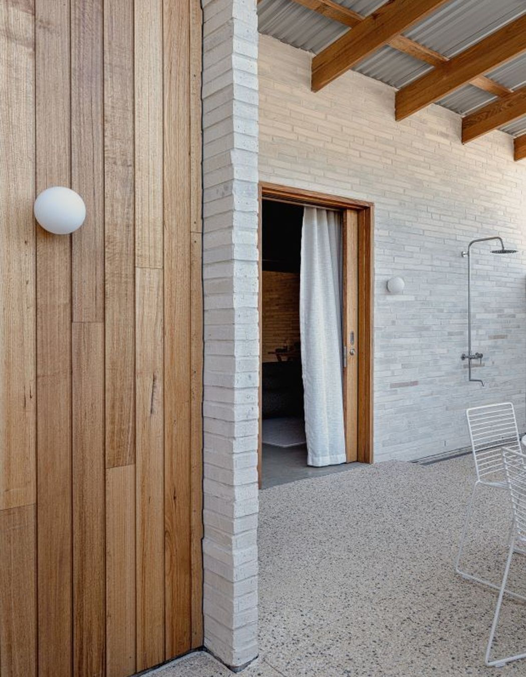 Aus-OakIronAshNormanville-Beach-HouseAdam-Johnson-Design-3.jpg